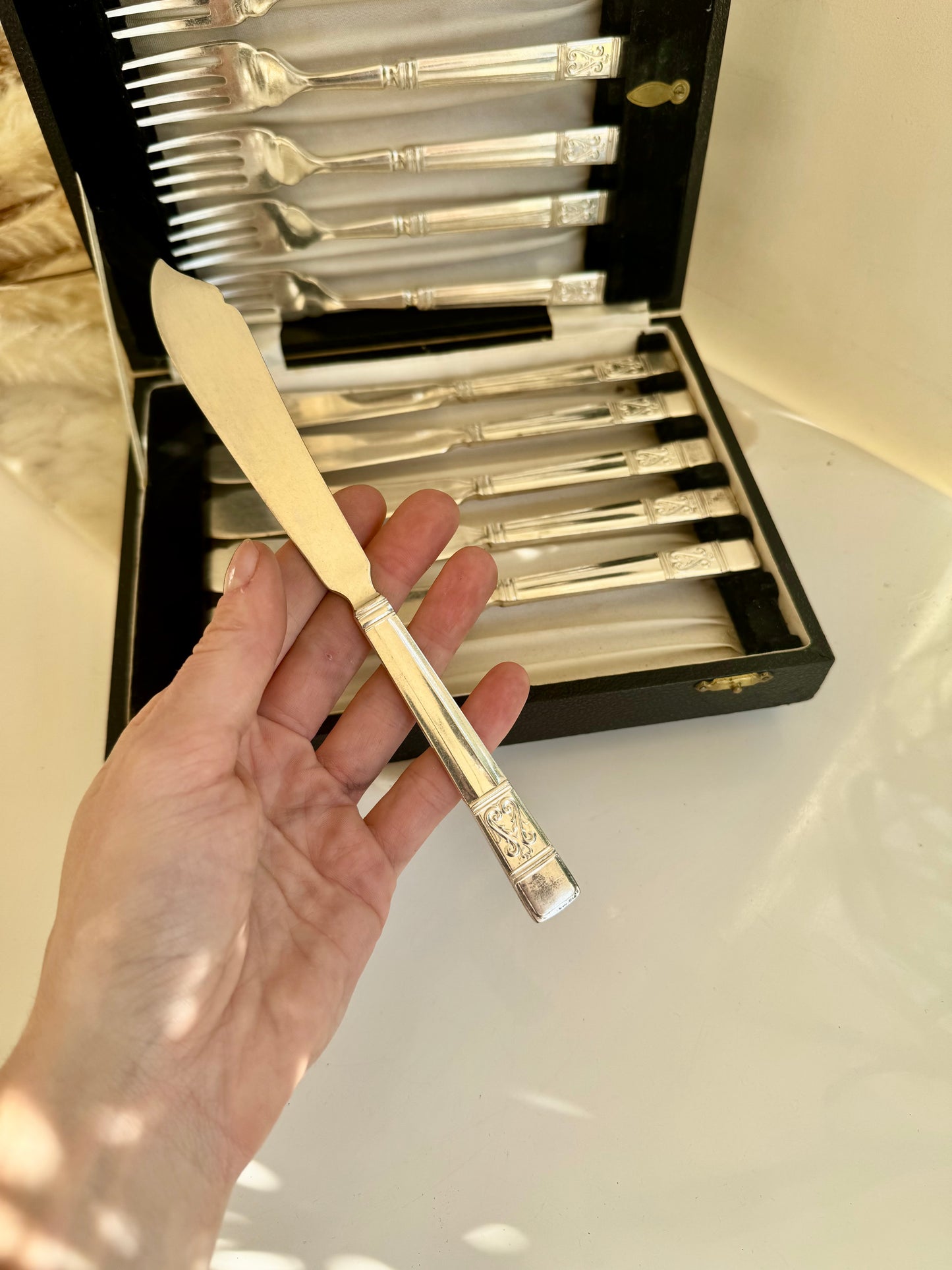 Vintage English Cutlery Set by Mosby & Eakin – 12-Piece Silver Plated Flatware in Original Case