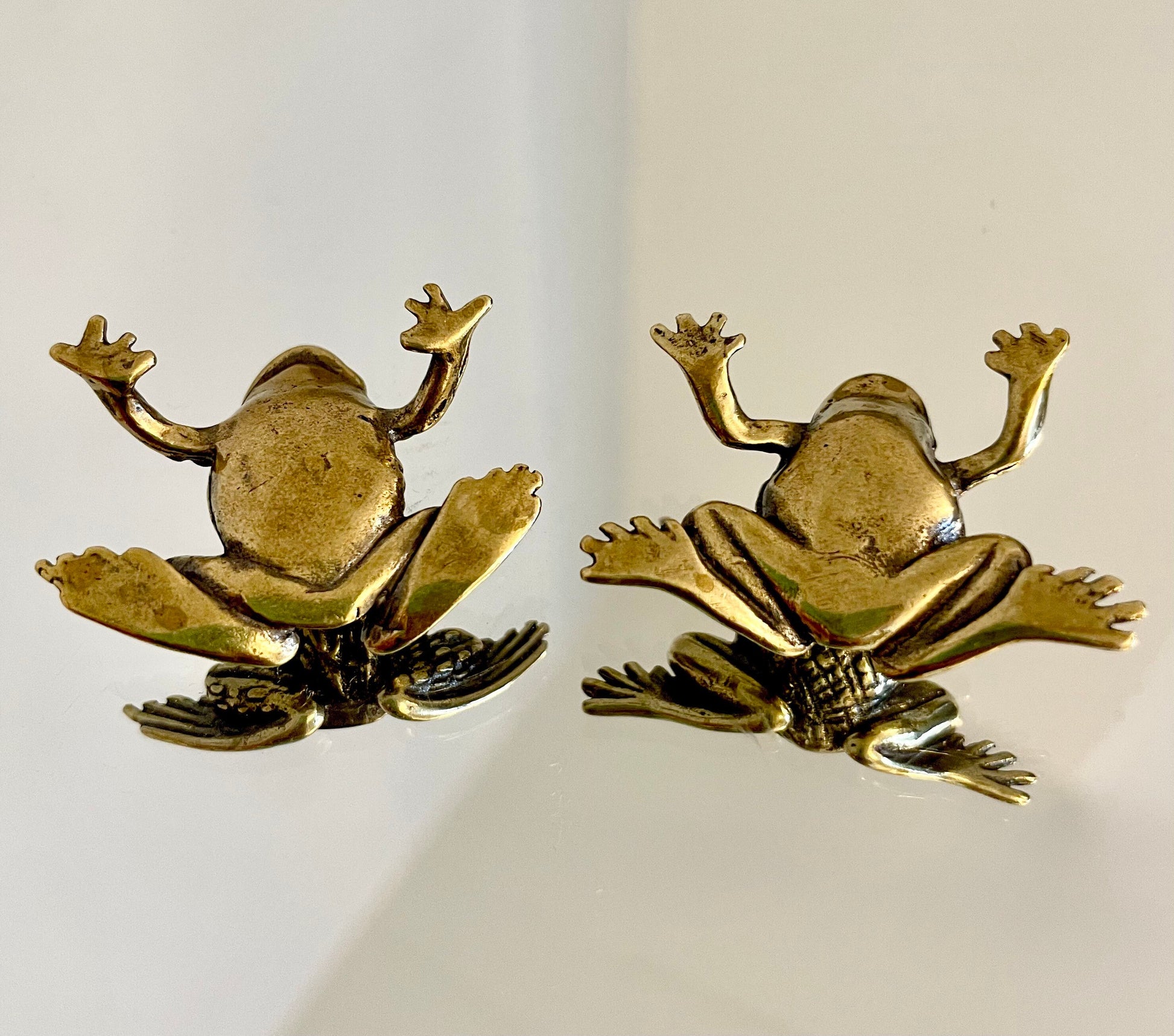 Fine Lifelike Solid Brass Frog figurine, Couple of Frogs Statue, Small Paperweight, Cute collectible figurine, Desk Accessory