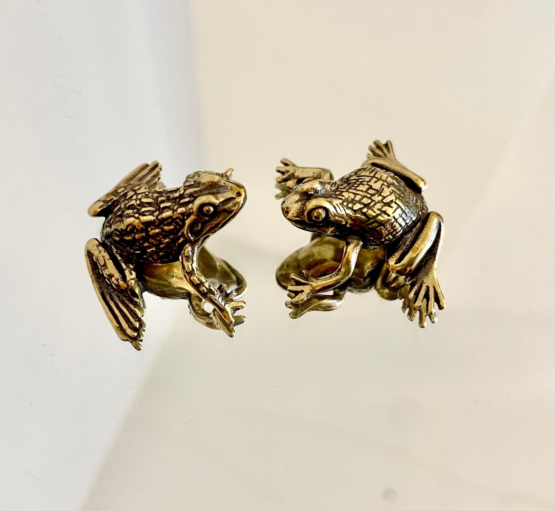 Fine Lifelike Solid Brass Frog figurine, Couple of Frogs Statue, Small Paperweight, Cute collectible figurine, Desk Accessory