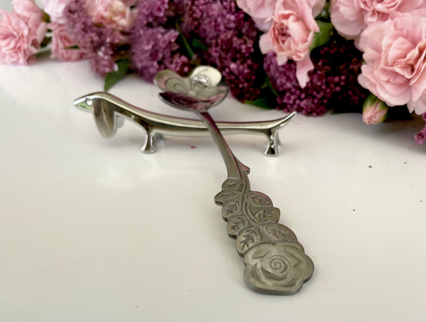 Set of 12 Vintage style knife holders, Sausage Dog Cutlery Holder, Rest for Knifes, Forks, and Spoons, Silver plated Farmhouse Tableware