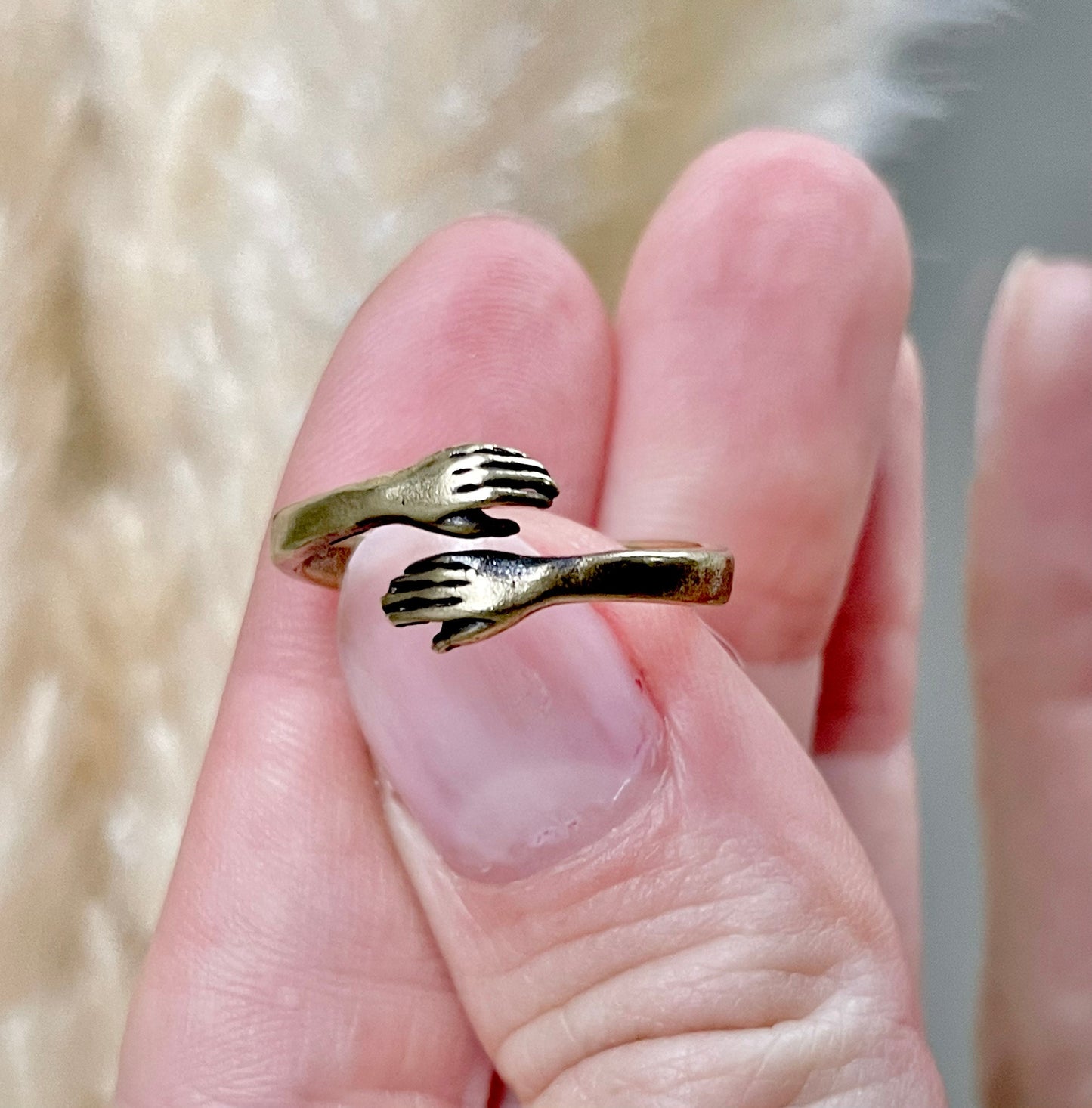 Little cuddle ring, 925 silver ring, golden finish, Fully adjustable ring, Special gift for loved ones, Two hands ring, Novelty gift