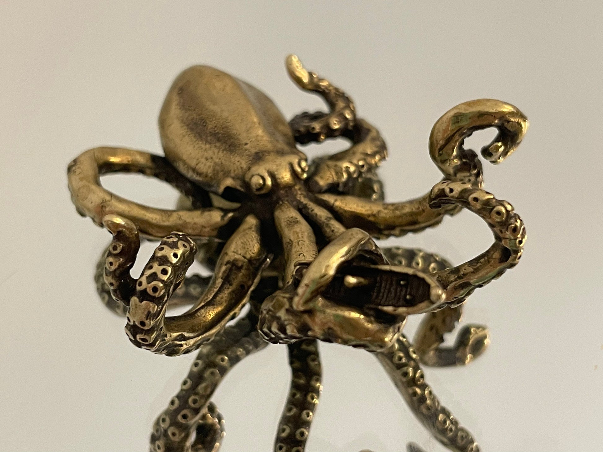 Kraken statuette, Fine octopus, figurine pen holder, brush rest, sea creature statue, desktop decor, creative gift, boss gift