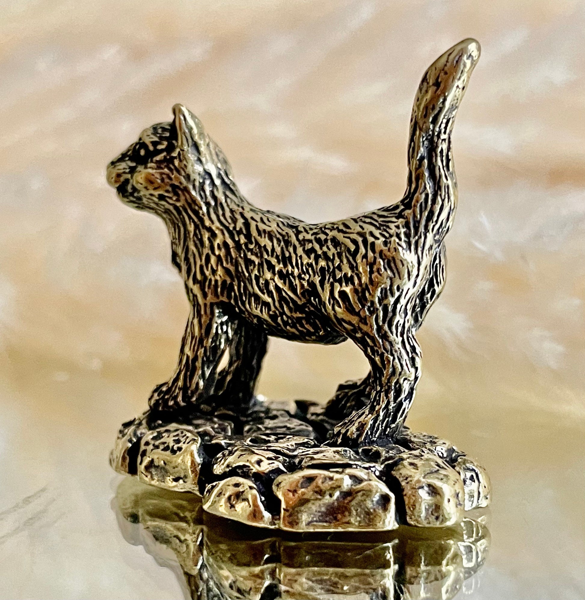 Cat brass figurine, Fine lifelike brass ornament, desktop decoration, gift for a cat lover, Paperweight, adorable gift for her, wild cat
