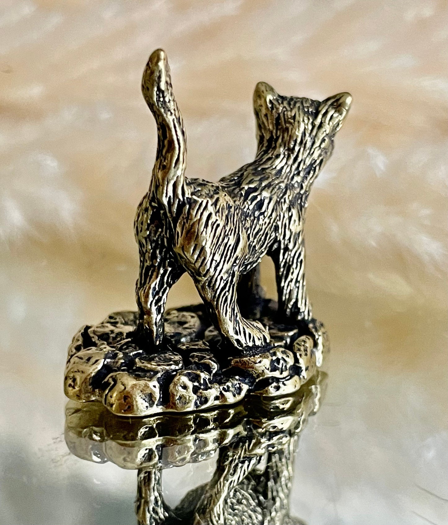 Cat brass figurine, Fine lifelike brass ornament, desktop decoration, gift for a cat lover, Paperweight, adorable gift for her, wild cat