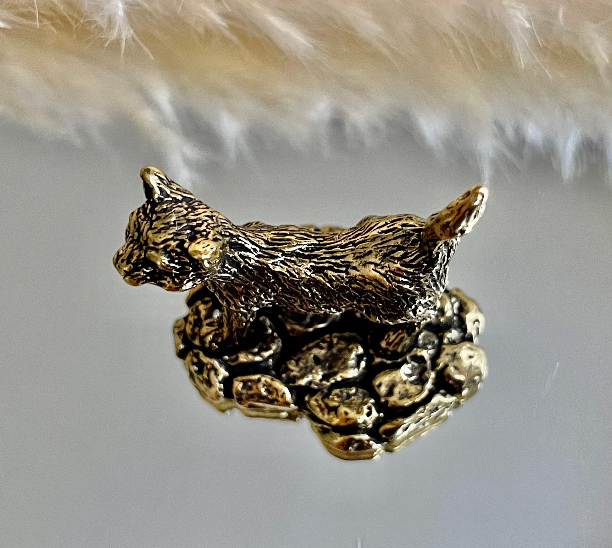 Cat brass figurine, Fine lifelike brass ornament, desktop decoration, gift for a cat lover, Paperweight, adorable gift for her, wild cat