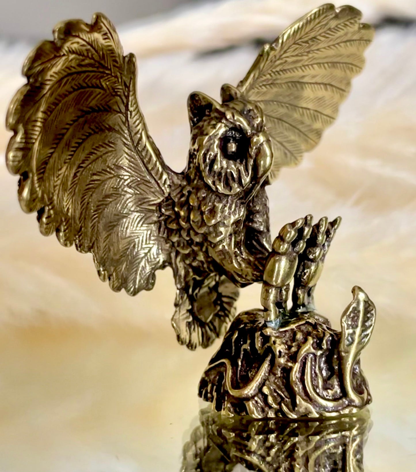 Solid brass Eagle-Owl metal figurine, metal Workmanship, Bubo bubo Figurine, owl Miniatures, Beautiful Desktop Ornament, Paperweight