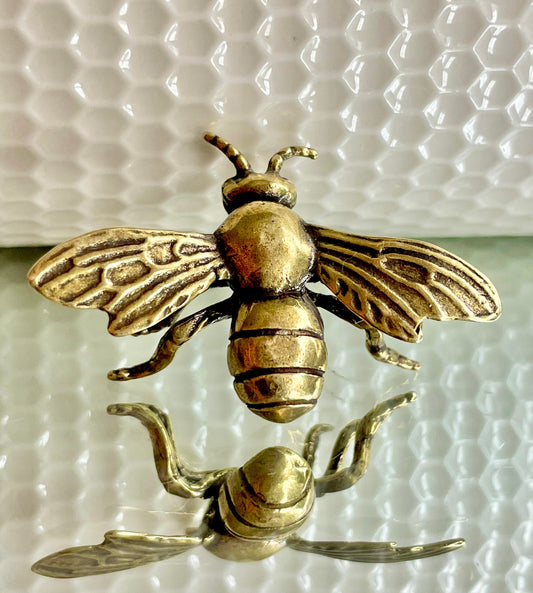 Devine flying honey bee, fine solid brass figurine, desktop decor, meaningful gift, cute little gift, meaningful gift, insect lover gift