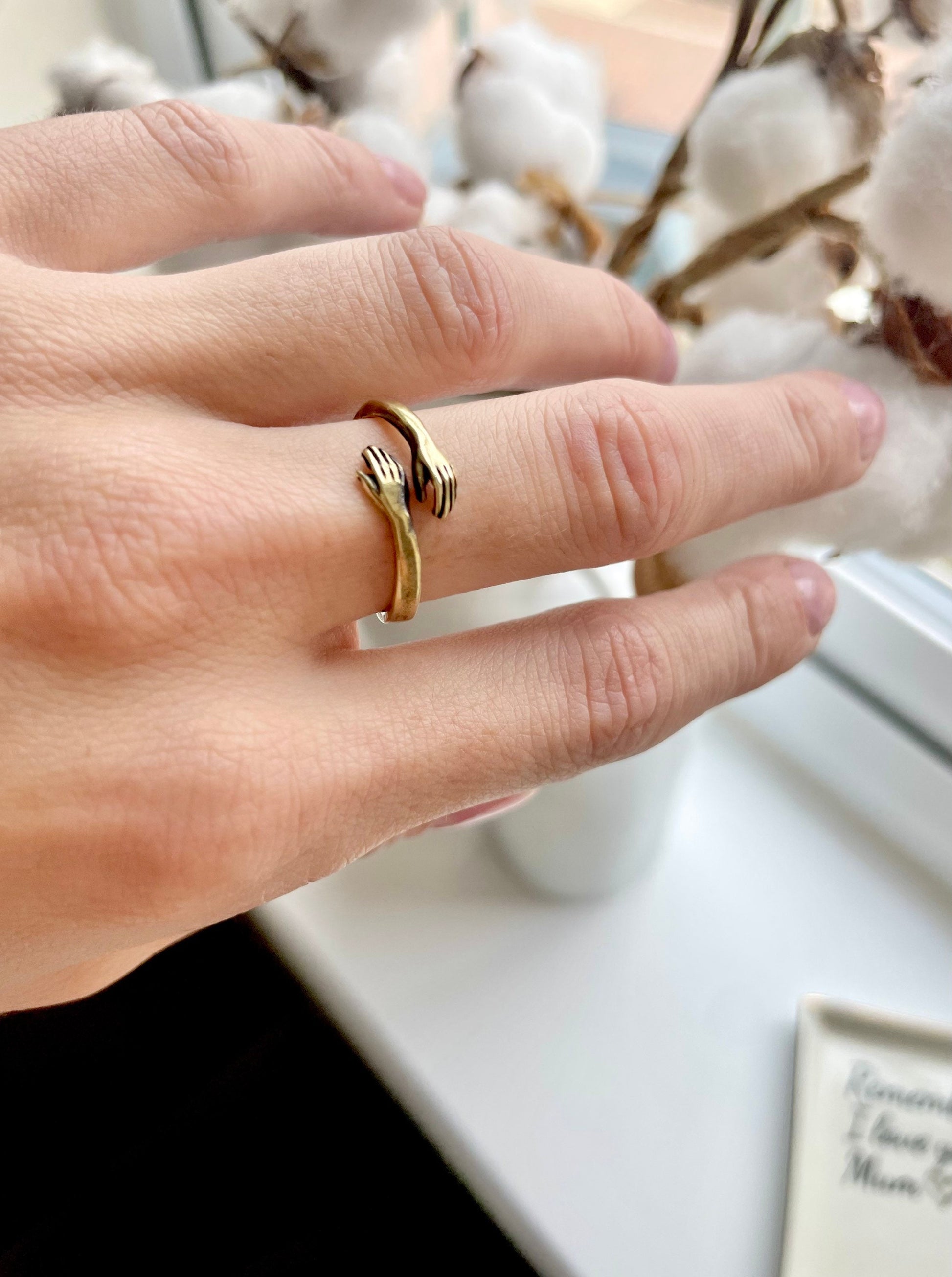 Little cuddle ring, 925 silver ring, golden finish, Fully adjustable ring, Special gift for loved ones, Two hands ring, Novelty gift