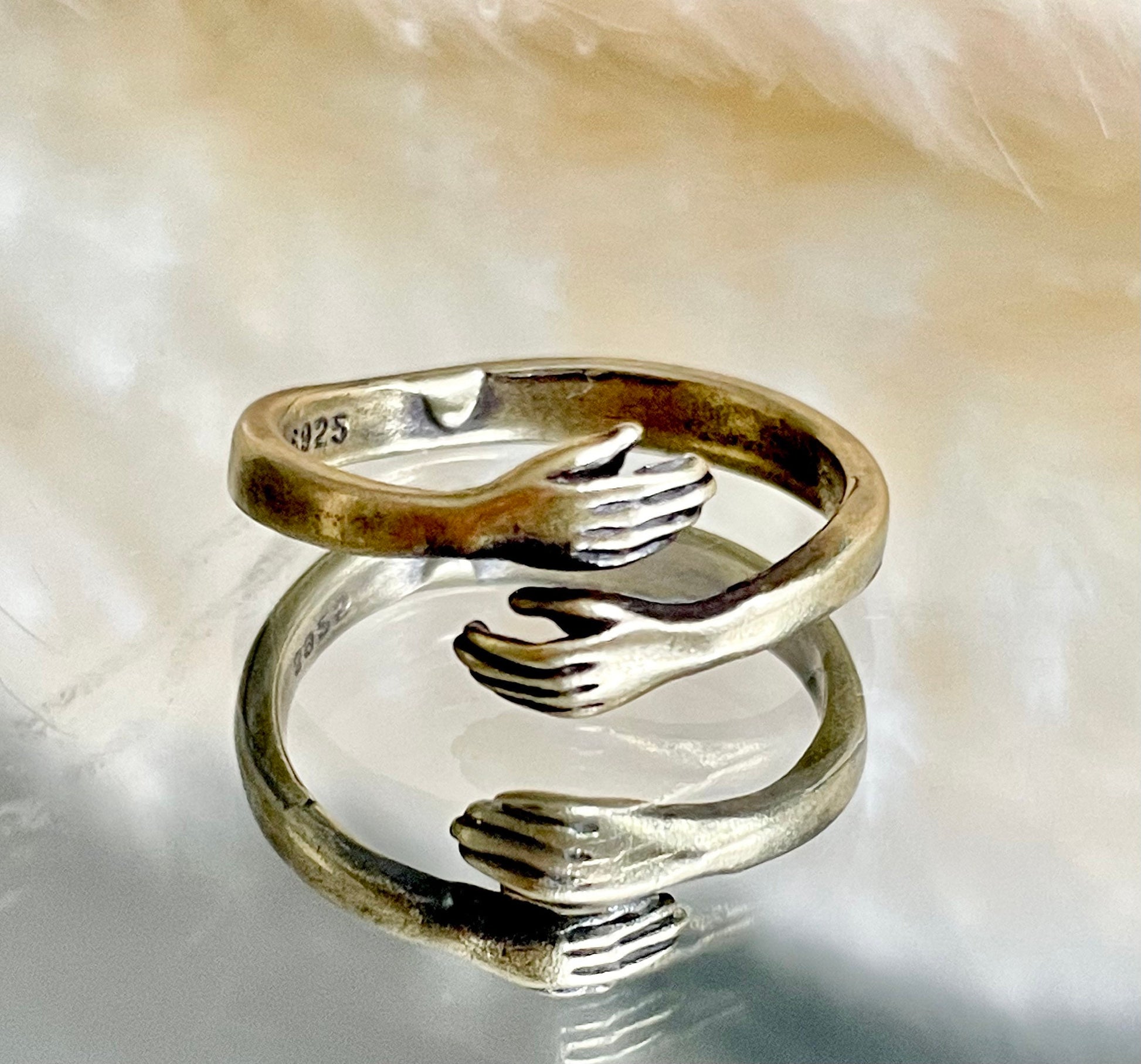 Little cuddle ring, 925 silver ring, golden finish, Fully adjustable ring, Special gift for loved ones, Two hands ring, Novelty gift