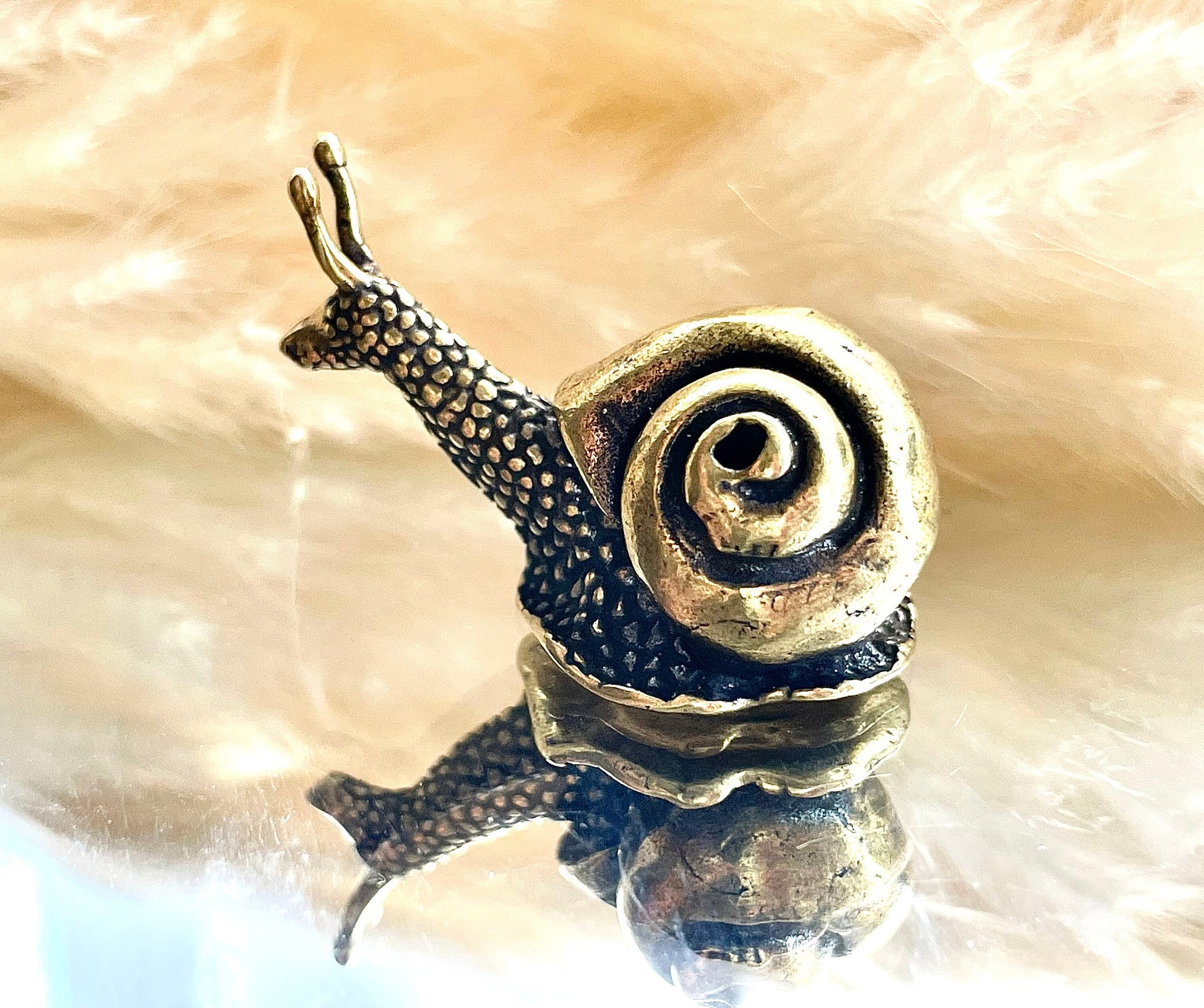 Loving Garden Snails, Snails figurine, Fine lifelike solid brass ornament, creative gift, Valentine’s Day idea