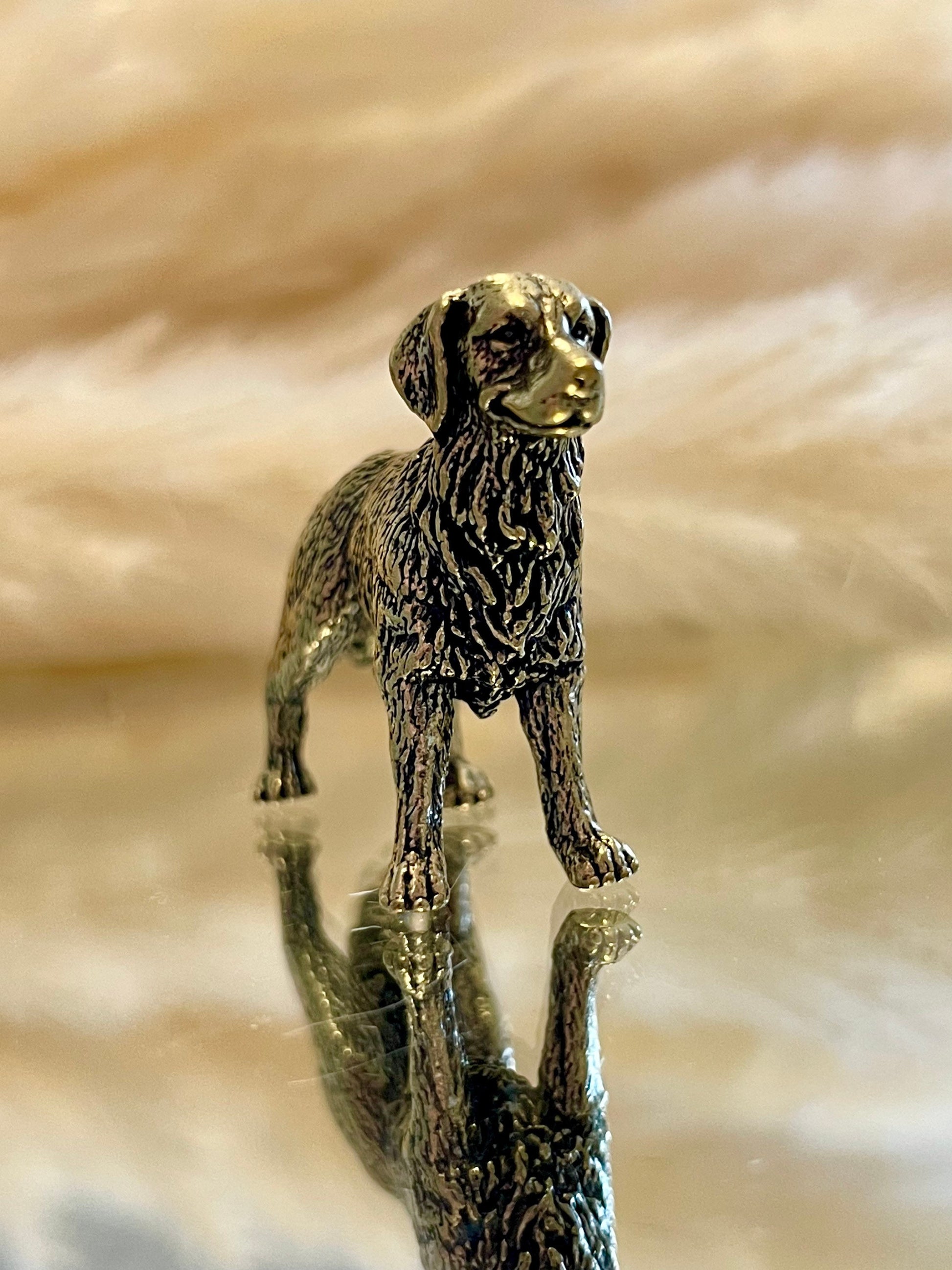 Golden retriever fine workmanship solid brass figurine traditional dog statue