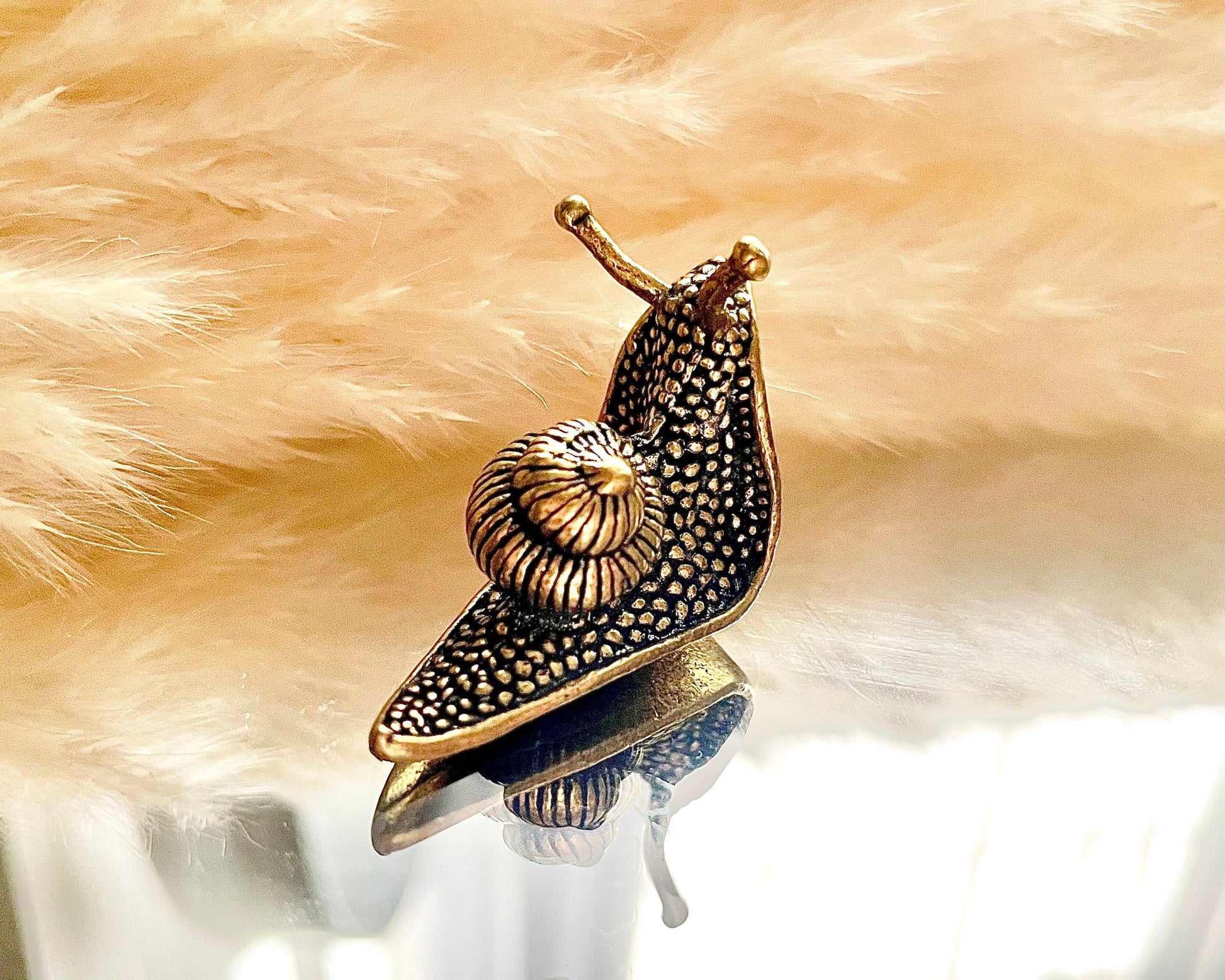 Loving Garden Snails, Snails figurine, Fine lifelike solid brass ornament, creative gift, Valentine’s Day idea