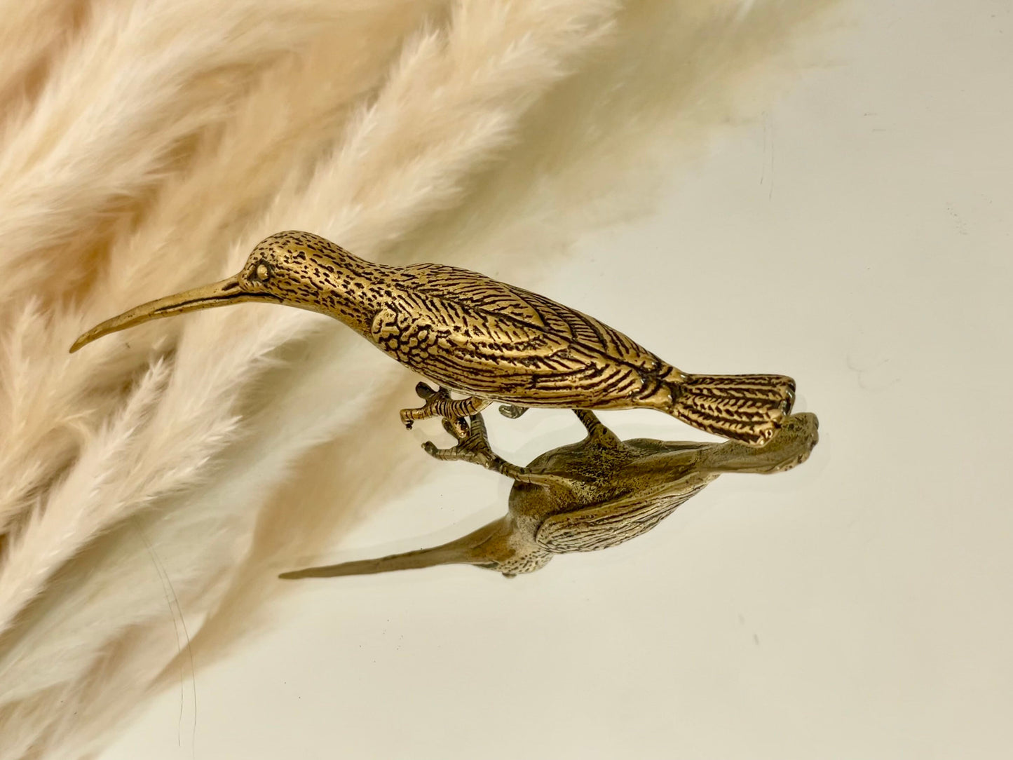 Hummingbird statuette, lifelike solid brass figurine, Curious hummingbird figure, Desktop ornament, Pretty gift, Paperweight, Nice gift