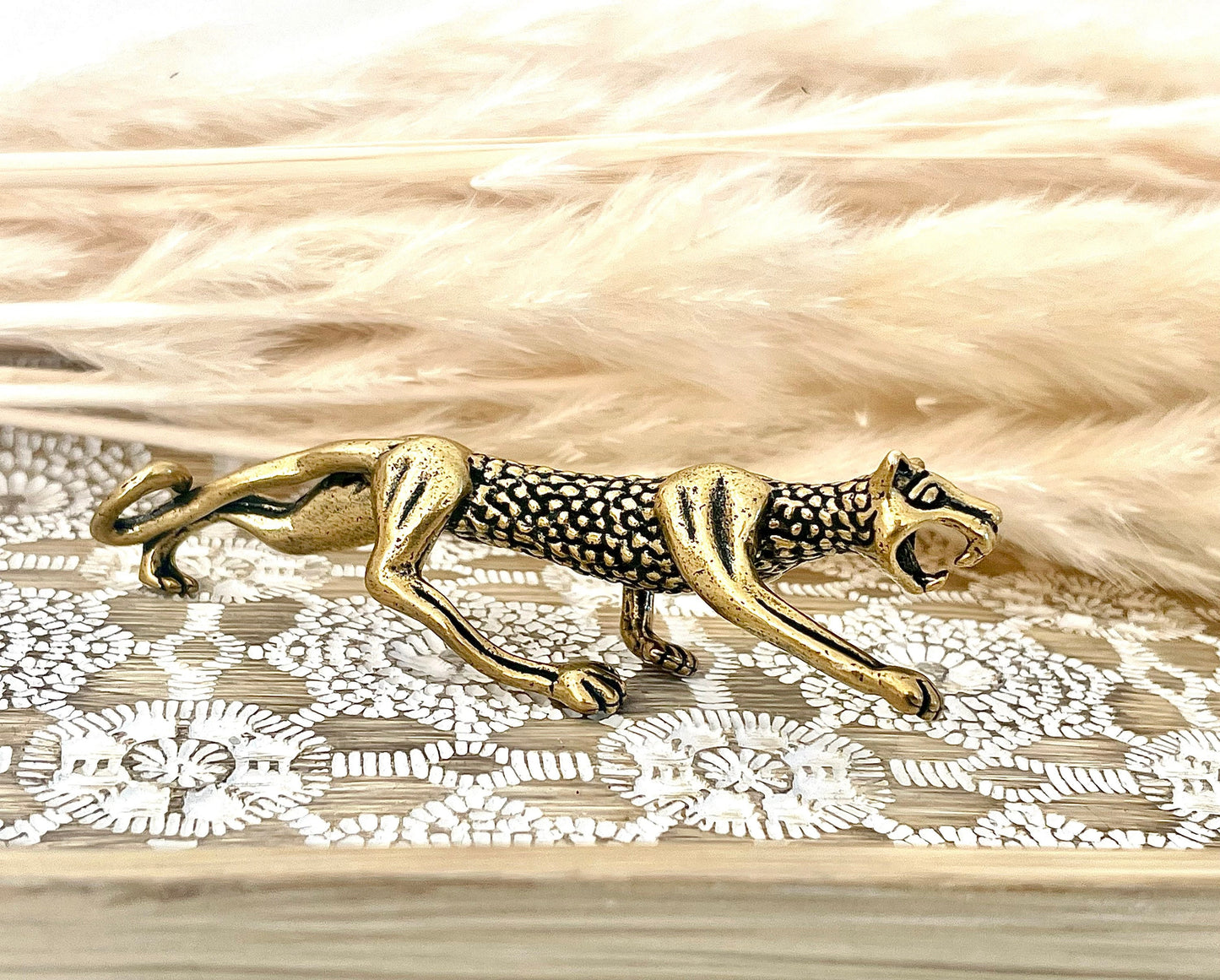 Fine solid brass ornament, Crouching leopard FIGURINE, Fountain pen rest, brush holder, beautiful gift,