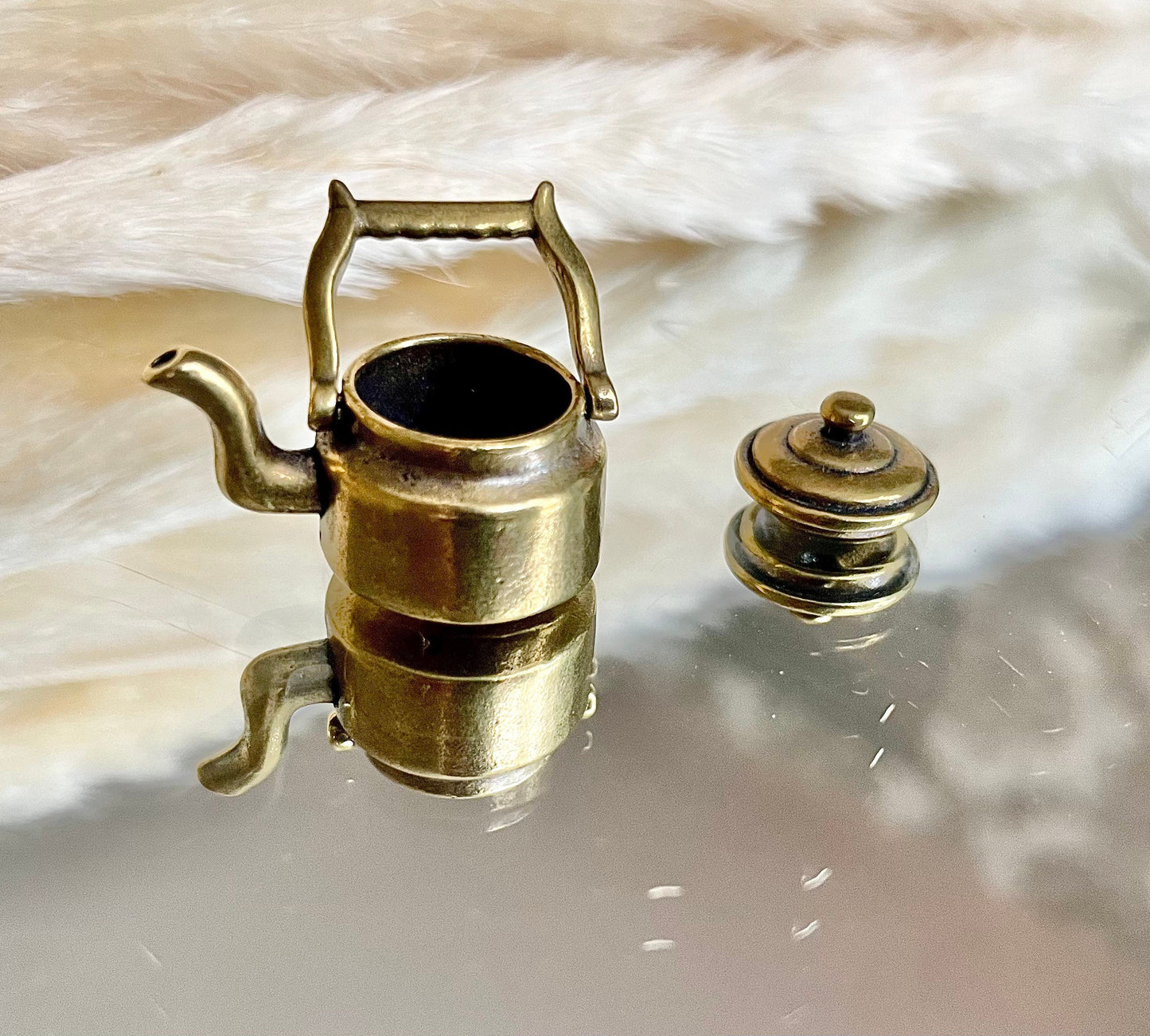 Little teapot, Fine lifelike brass Figurine, Tiny teapot figurine, Adorable miniature for tea lovers, Teapot with removable lid