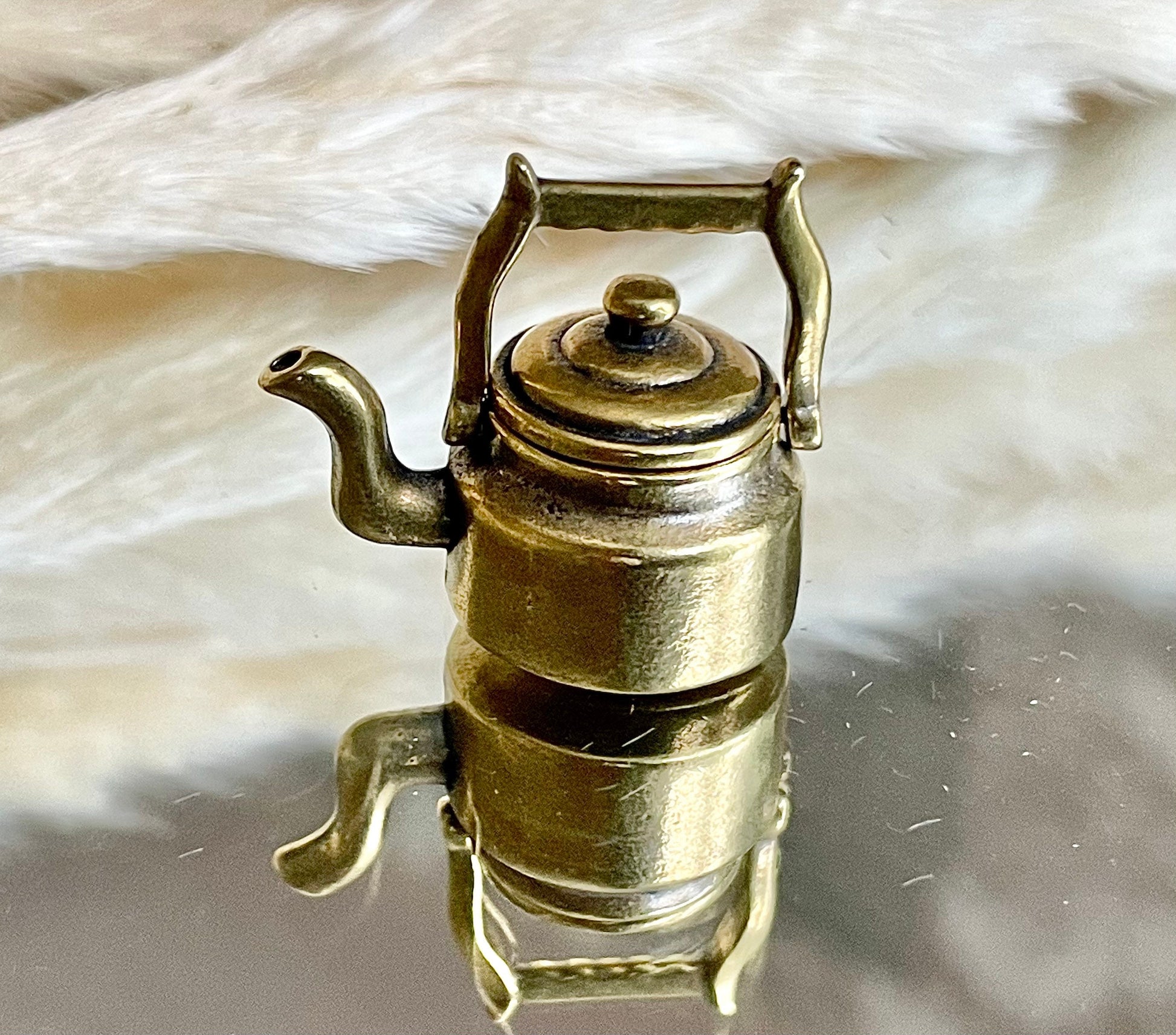 Little teapot, Fine lifelike brass Figurine, Tiny teapot figurine, Adorable miniature for tea lovers, Teapot with removable lid