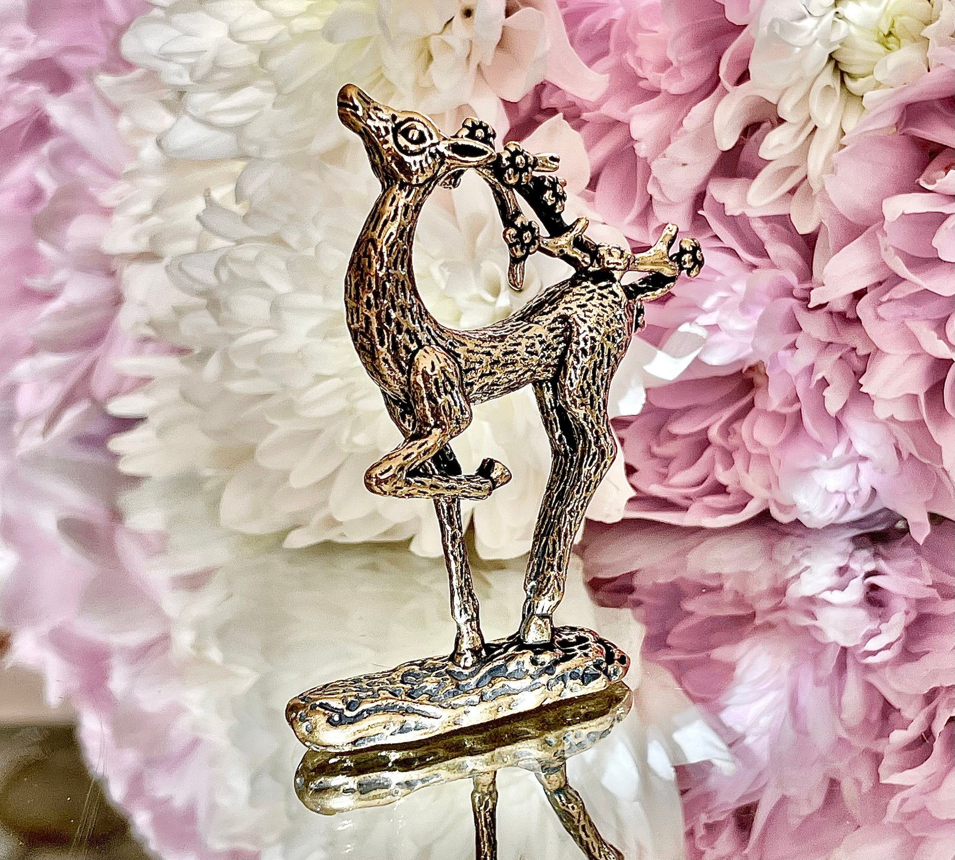 Solid brass figurine, Blooming deer, Graceful figurine, lost wax casting, Craftmanship, Reindeer Figurine, Collecting decor, Beautiful gift