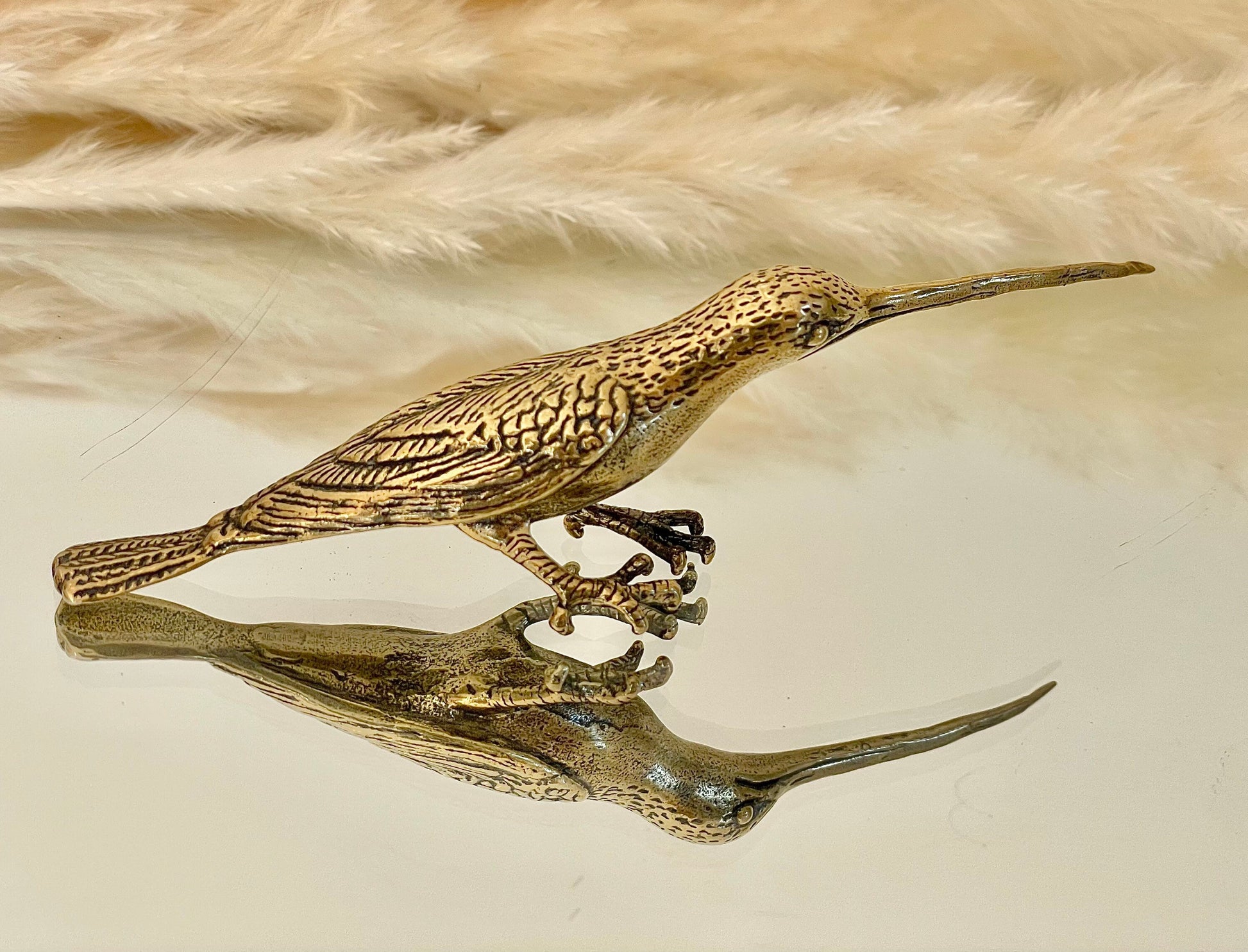 Hummingbird statuette, lifelike solid brass figurine, Curious hummingbird figure, Desktop ornament, Pretty gift, Paperweight, Nice gift