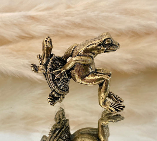 Fine solid brass creative figurine, The Friendship of the Turtle and the Frog, brush rest, novelty gift, frog figurine, Creative gift