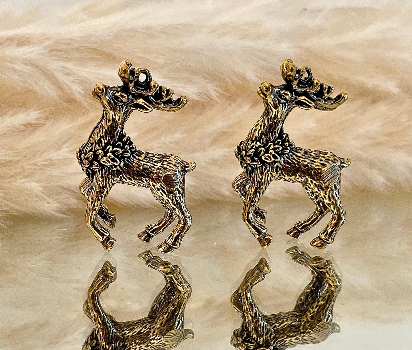 Reindeer statue, Metal deer ornament, Fine lifelike solid brass keychain, Festival reindeer, reindeer statue, pretty Christmas gift