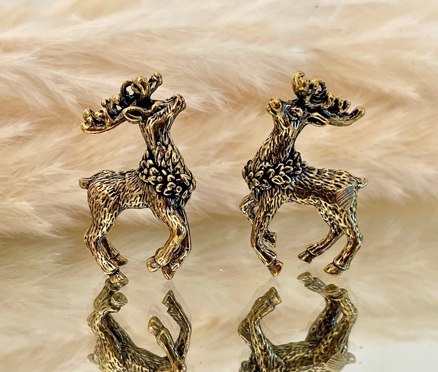 Reindeer statue, Metal deer ornament, Fine lifelike solid brass keychain, Festival reindeer, reindeer statue, pretty Christmas gift