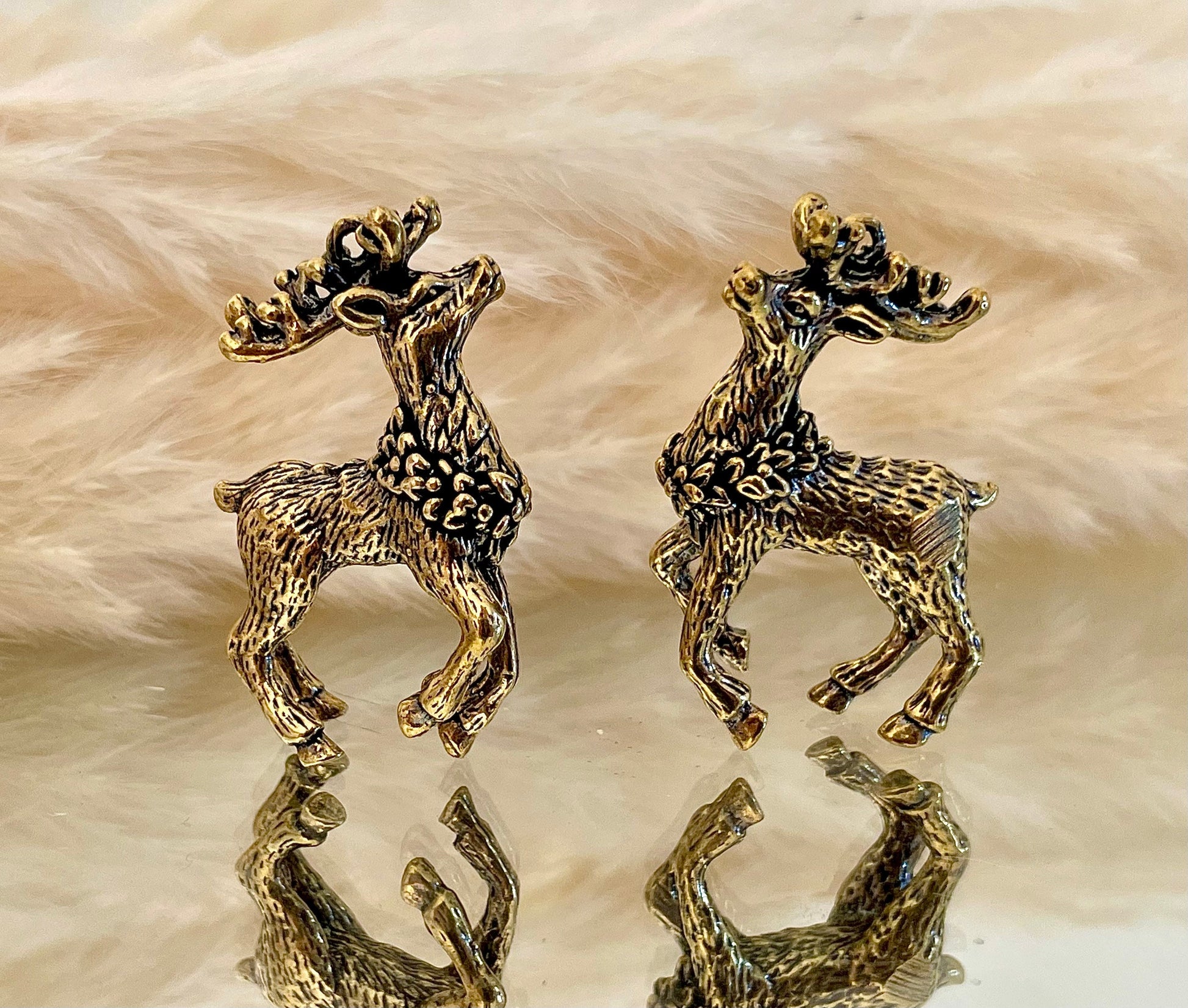 Reindeer statue, Metal deer ornament, Fine lifelike solid brass keychain, Festival reindeer, reindeer statue, pretty Christmas gift