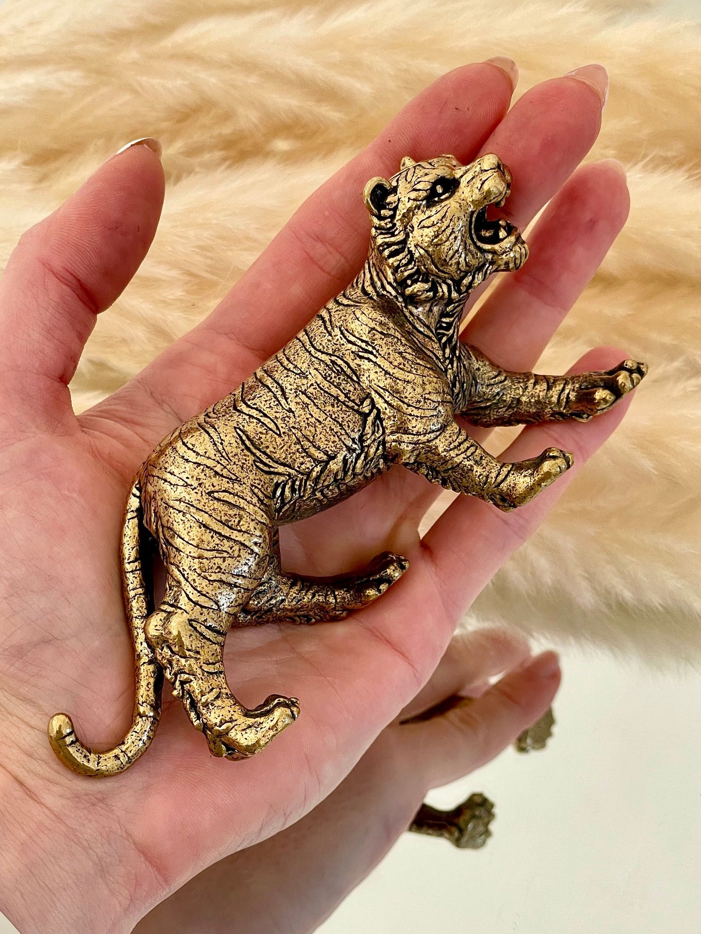 Traditional tiger figurine, Fine craftsmanship, Solid brass figurine, White tiger, Incredible desktop decoration, heavy paperweight