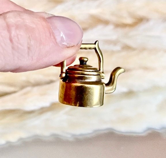 Little teapot, Fine lifelike brass Figurine, Tiny teapot figurine, Adorable miniature for tea lovers, Teapot with removable lid