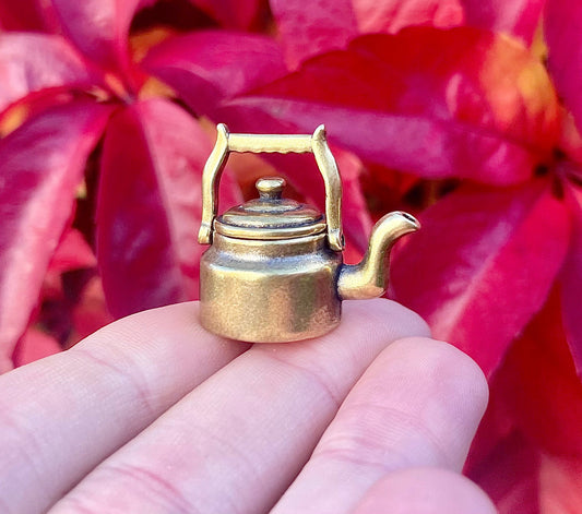 Little teapot, Fine lifelike brass Figurine, Tiny teapot figurine, Adorable miniature for tea lovers, Teapot with removable lid