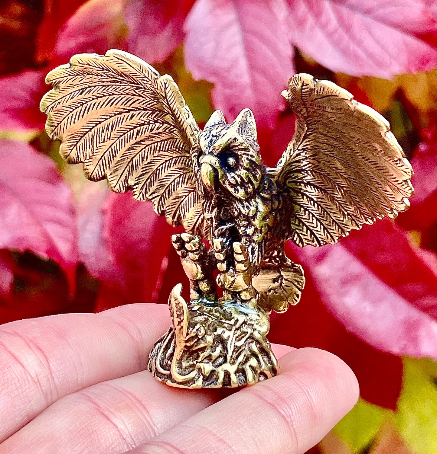 Solid brass Eagle-Owl metal figurine, metal Workmanship, Bubo bubo Figurine, owl Miniatures, Beautiful Desktop Ornament, Paperweight