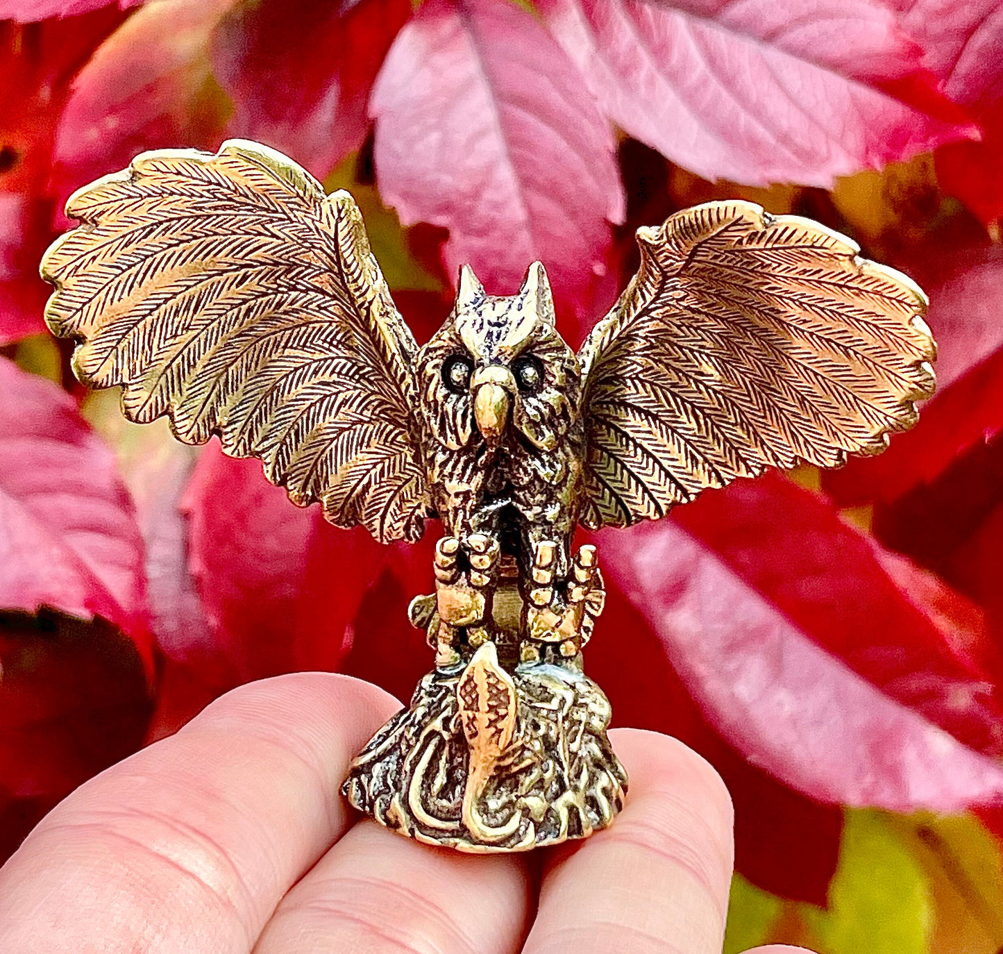 Solid brass Eagle-Owl metal figurine, metal Workmanship, Bubo bubo Figurine, owl Miniatures, Beautiful Desktop Ornament, Paperweight