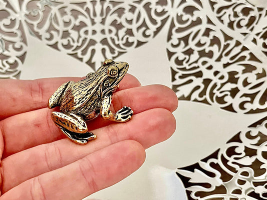 Fine Lifelike Solid Brass Frog figurine, Big Frog Statue, Small Paperweight, Cute collectible figurine, Desk Accessory