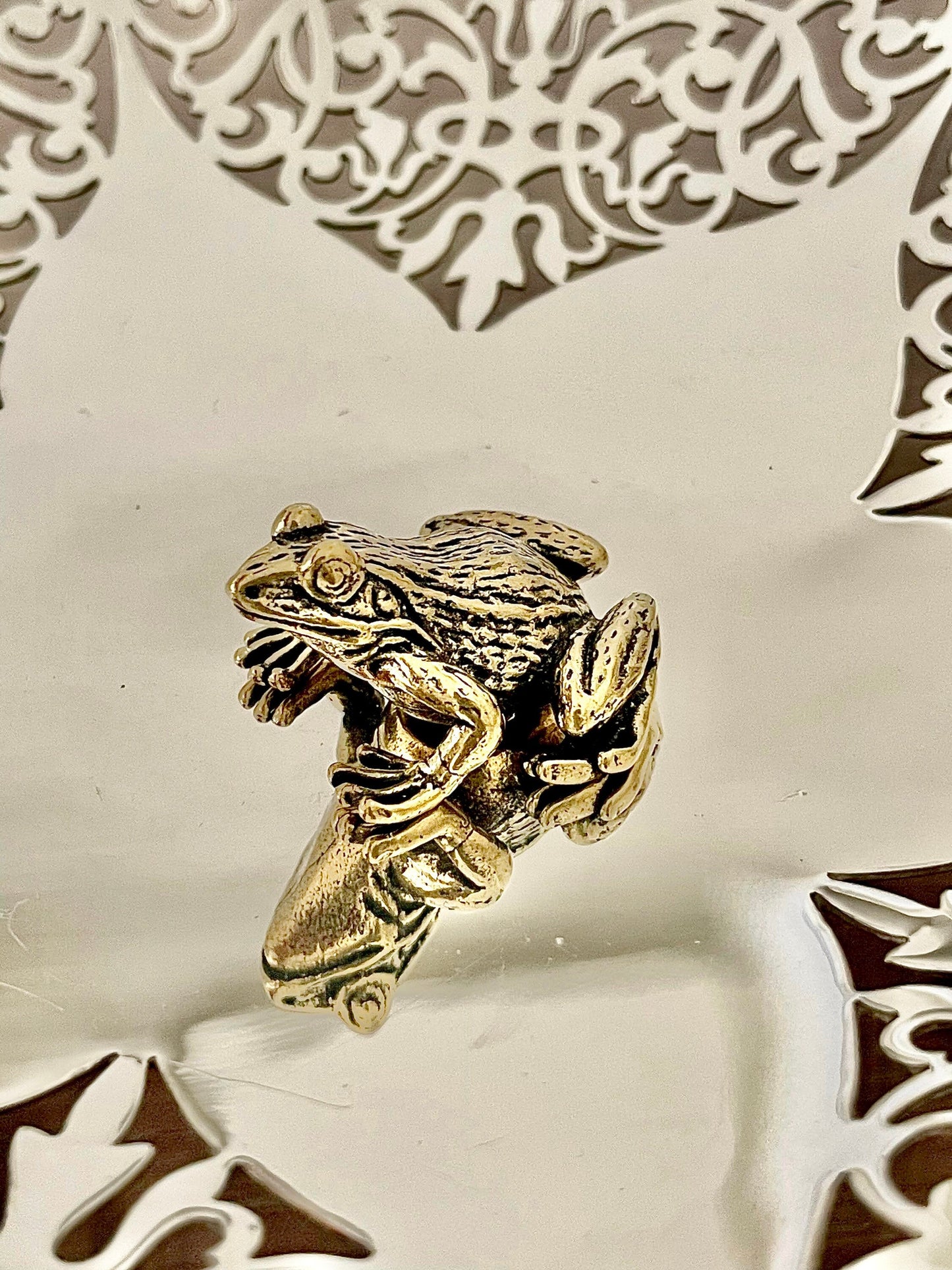 Fine Lifelike Solid Brass Frog figurine, Big Frog Statue, Small Paperweight, Cute collectible figurine, Desk Accessory