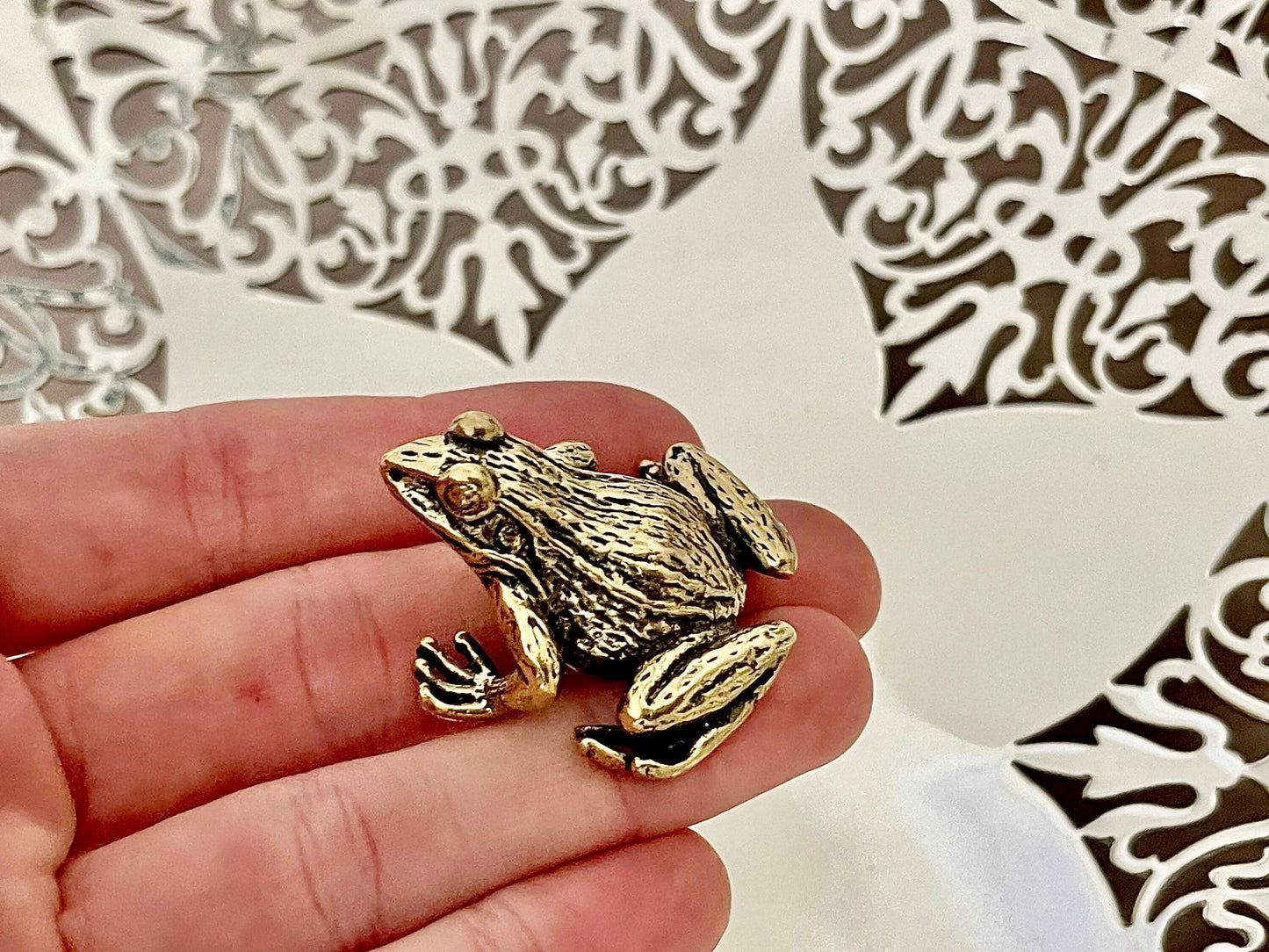 Fine Lifelike Solid Brass Frog figurine, Big Frog Statue, Small Paperweight, Cute collectible figurine, Desk Accessory