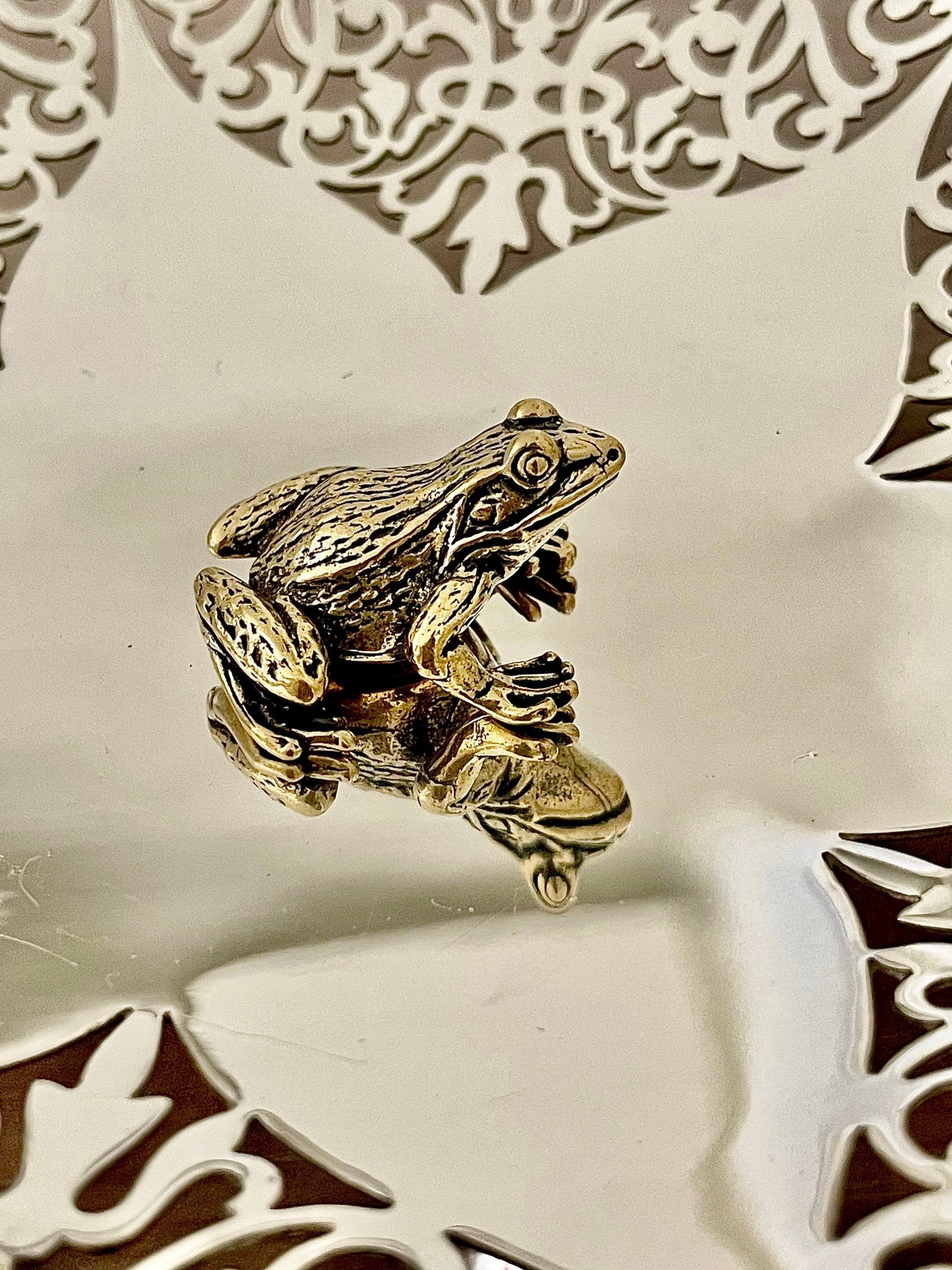 Fine Lifelike Solid Brass Frog figurine, Big Frog Statue, Small Paperweight, Cute collectible figurine, Desk Accessory