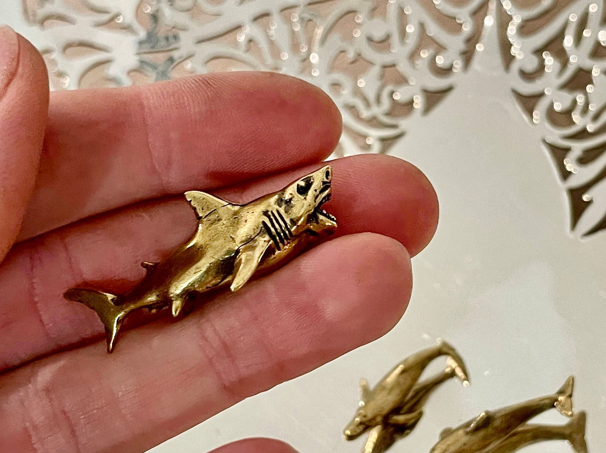 Lifelike solid brass sculptures shark, whale figurine, dolphin statue, metal sea creatures, tiny metal figurine