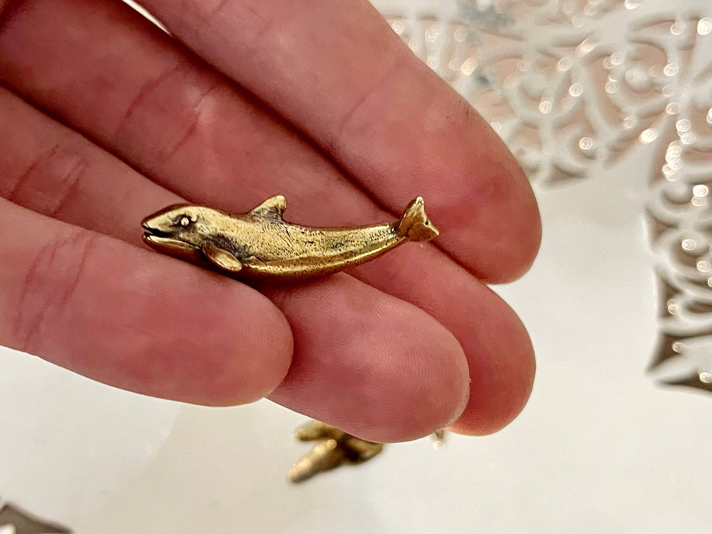 Lifelike solid brass sculptures shark, whale figurine, dolphin statue, metal sea creatures, tiny metal figurine