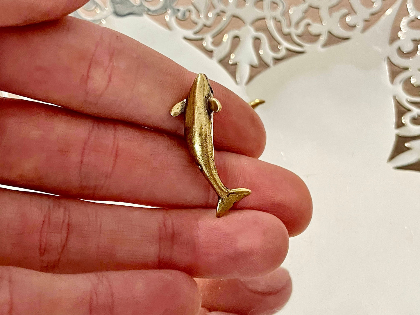 Lifelike solid brass sculptures shark, whale figurine, dolphin statue, metal sea creatures, tiny metal figurine