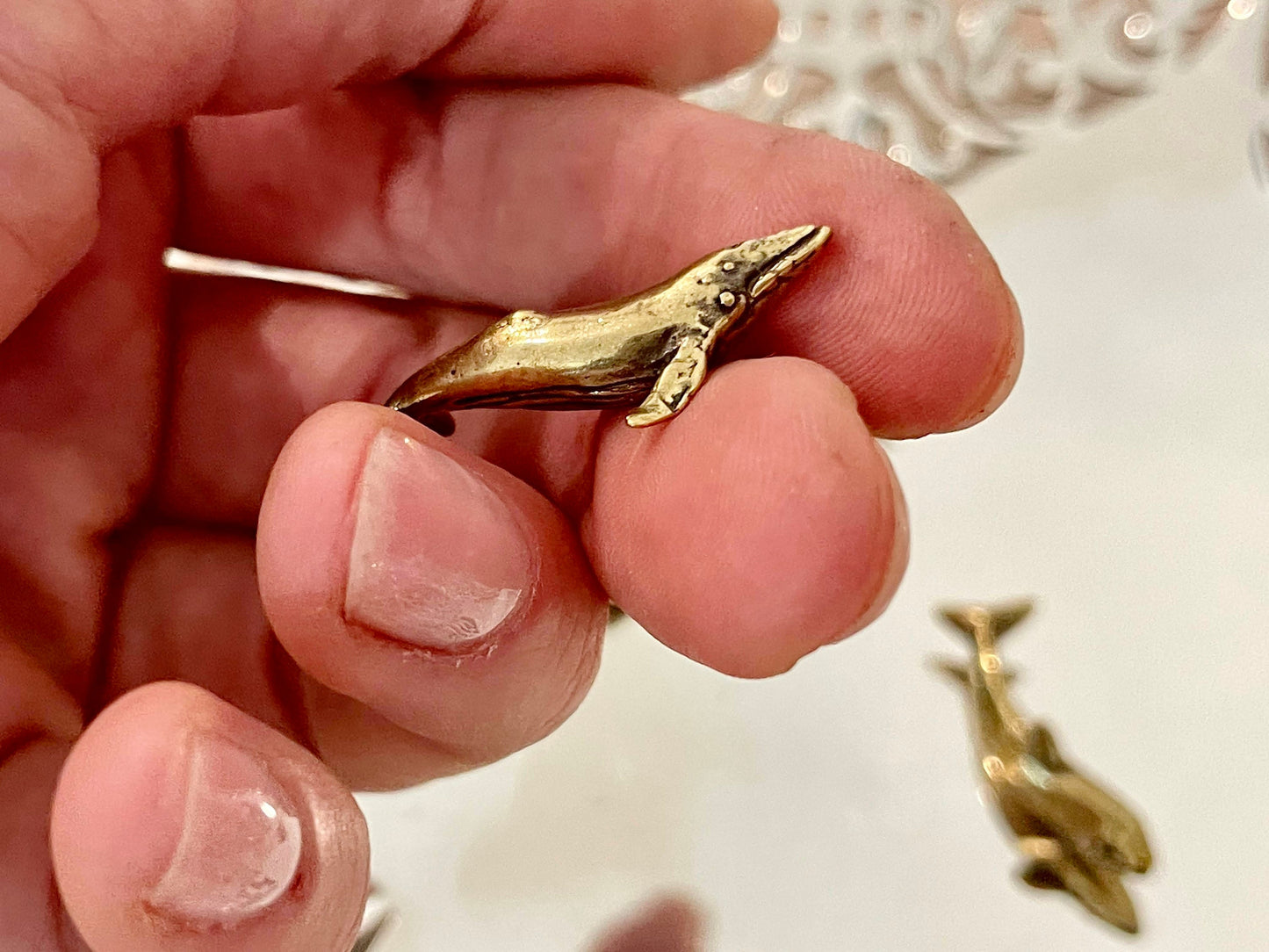Lifelike solid brass sculptures shark, whale figurine, dolphin statue, metal sea creatures, tiny metal figurine