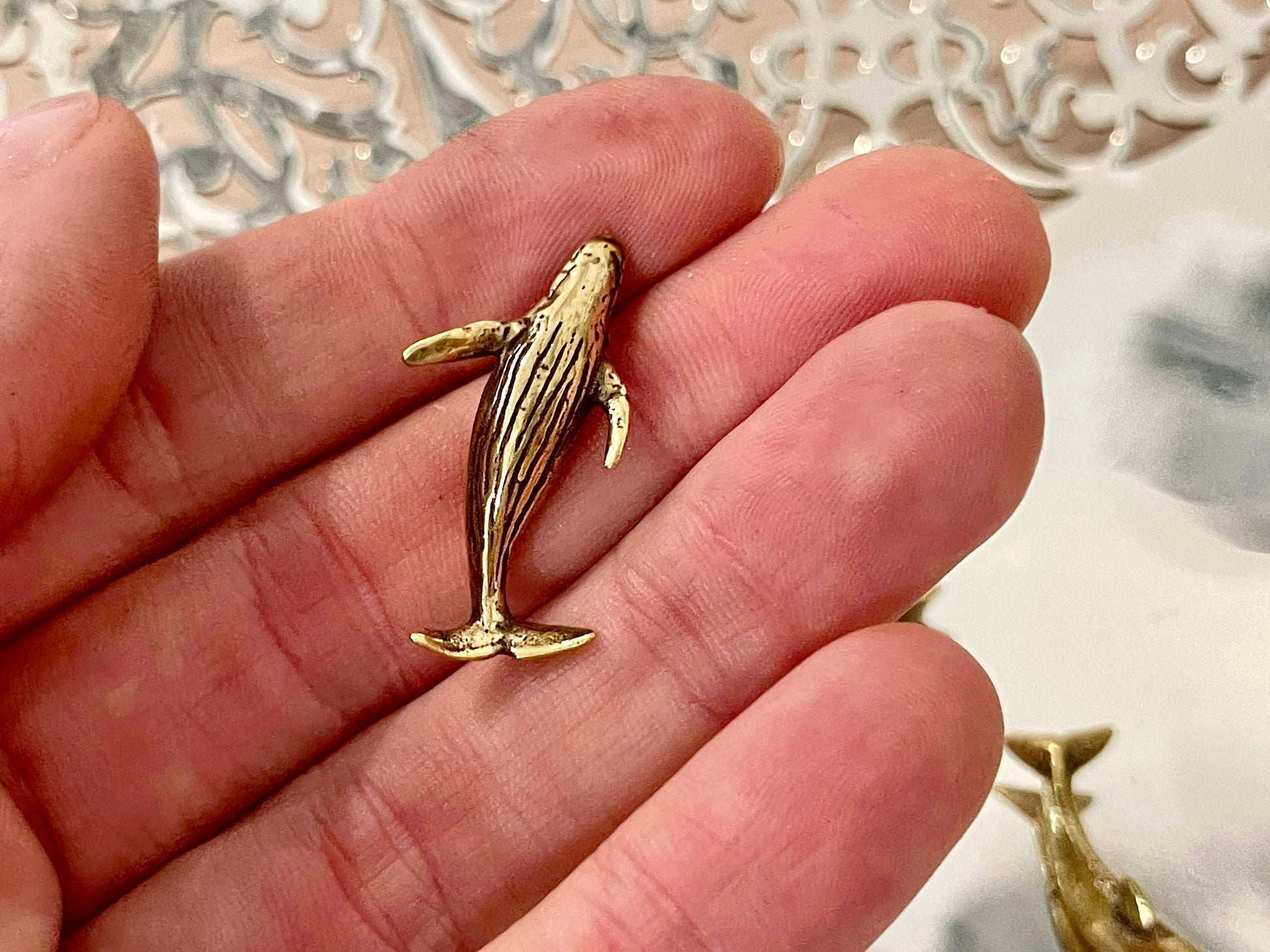 Lifelike solid brass sculptures shark, whale figurine, dolphin statue, metal sea creatures, tiny metal figurine