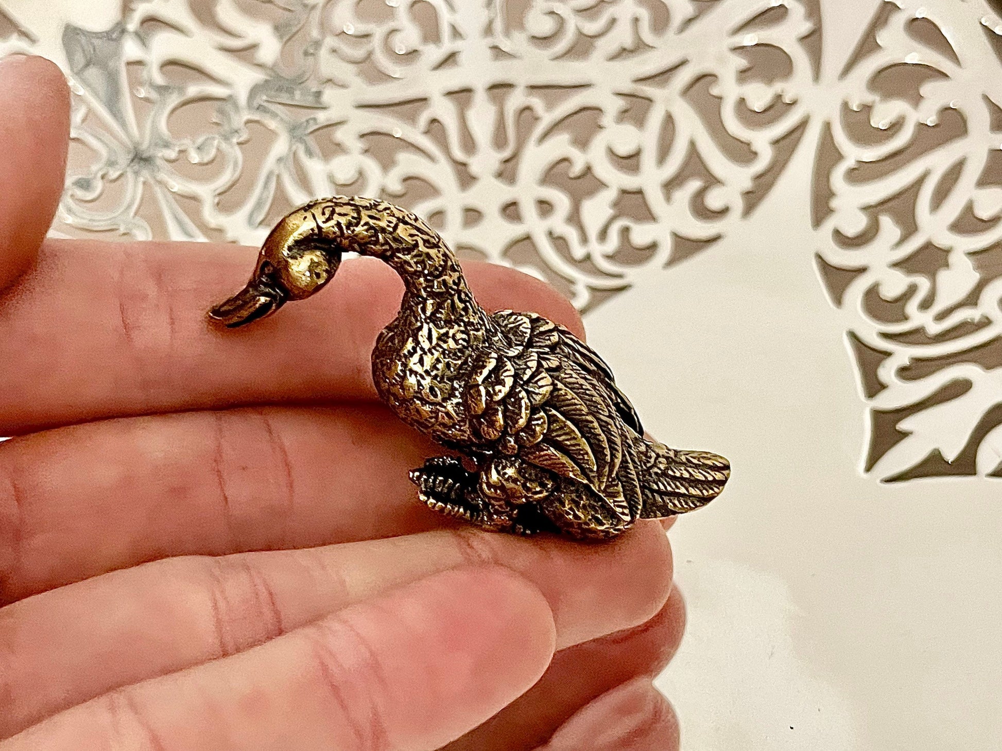 Fine lifelike solid brass figurine, duck statuette, goose figurine, metal bird miniature, desktop ornament , metal paperweight