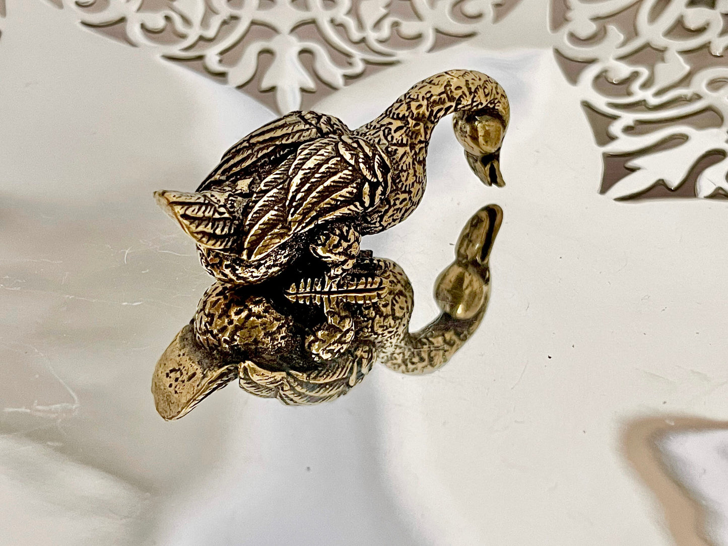 Fine lifelike solid brass figurine, duck statuette, goose figurine, metal bird miniature, desktop ornament , metal paperweight