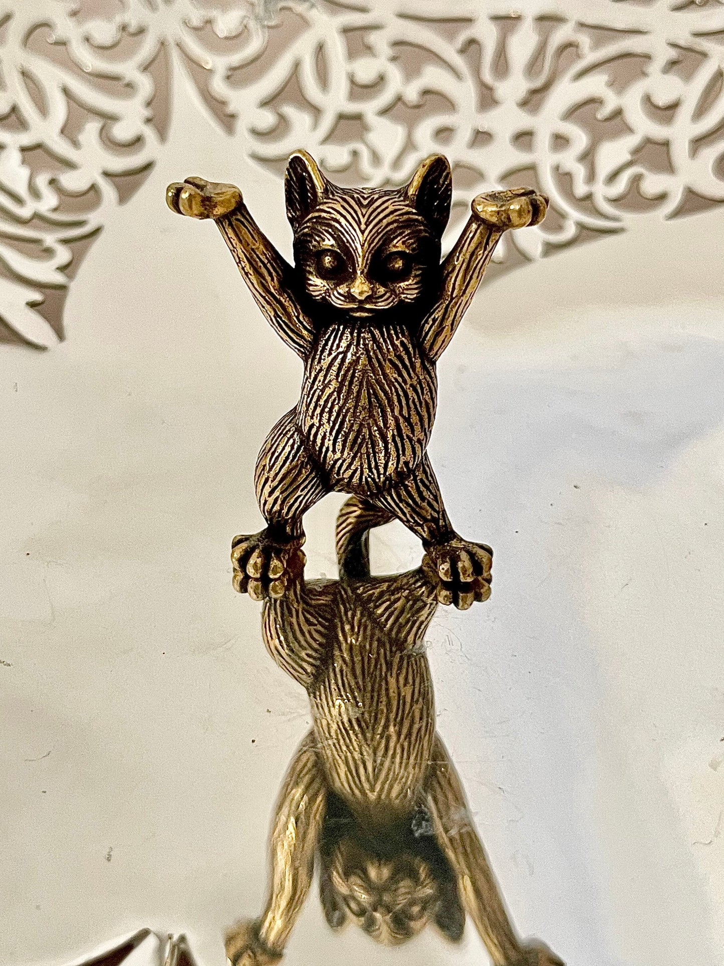 Cat pen holder, Kitten holding a pen, brass tabby Pen rest, Brush holder, Paperweight, Desktop ornament, Cat figurine, Creative gift