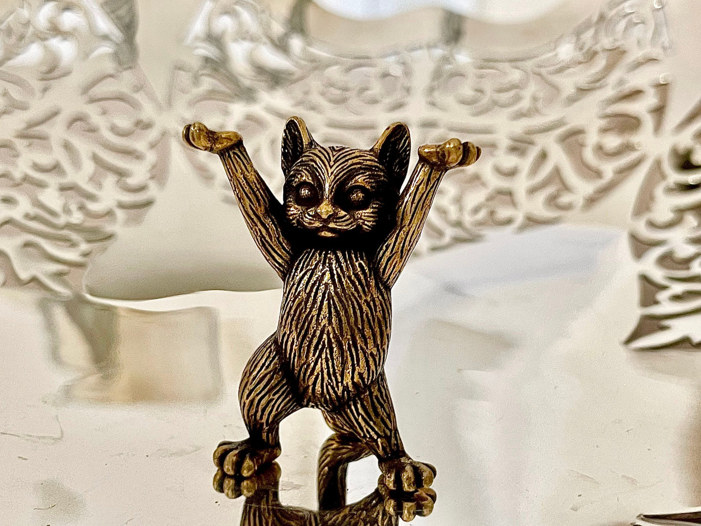 Cat pen holder, Kitten holding a pen, brass tabby Pen rest, Brush holder, Paperweight, Desktop ornament, Cat figurine, Creative gift