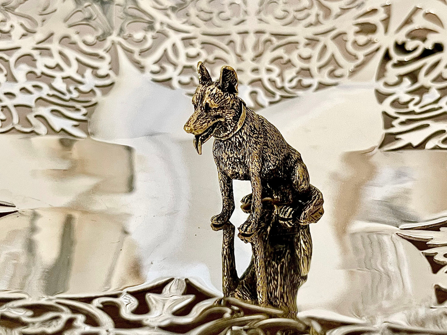 Shepherd dog figurine, Fine lifelike solid brass statuette, Desktop decoration, sheep-dog statuette
