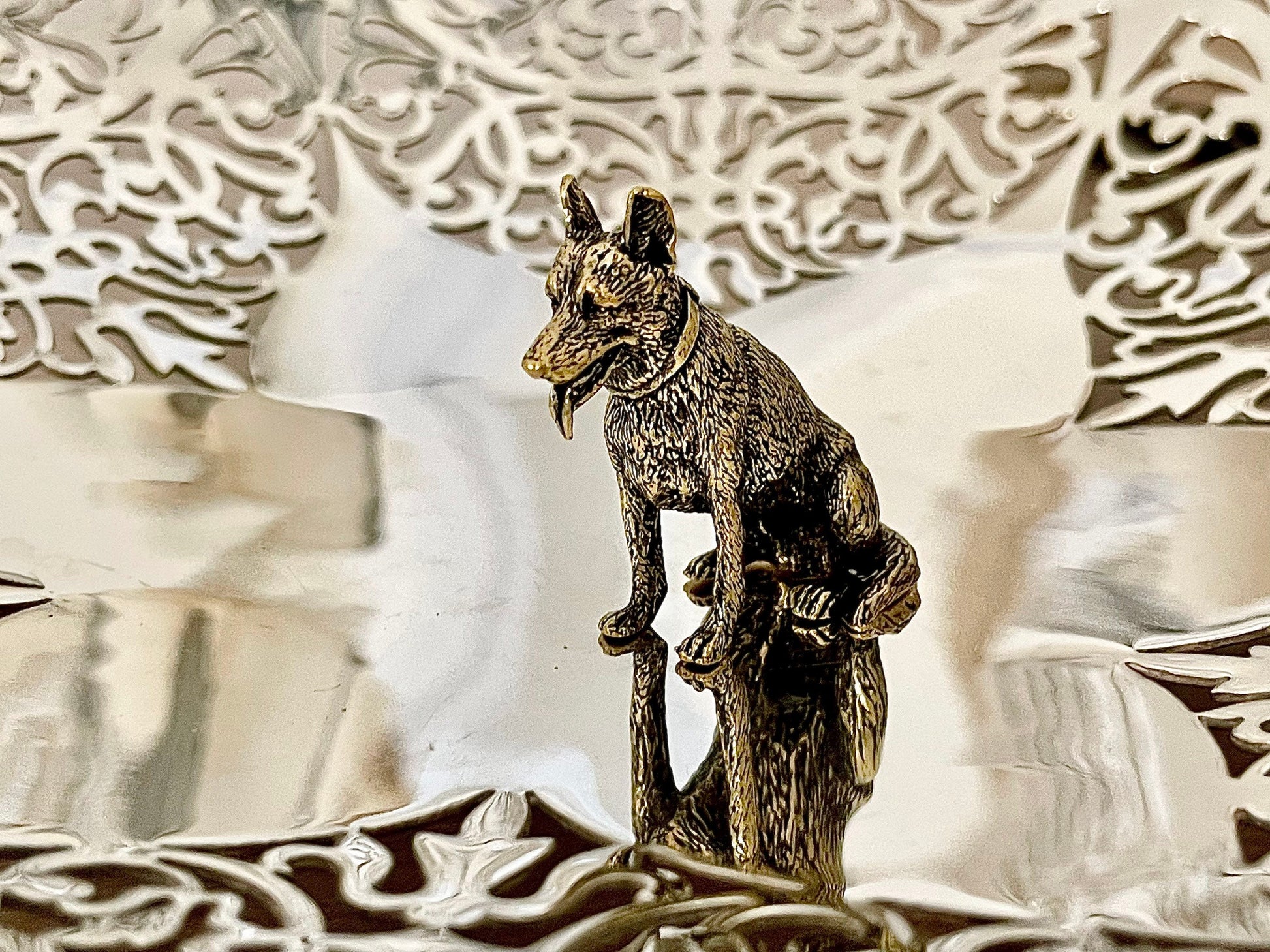 Shepherd dog figurine, Fine lifelike solid brass statuette, Desktop decoration, sheep-dog statuette