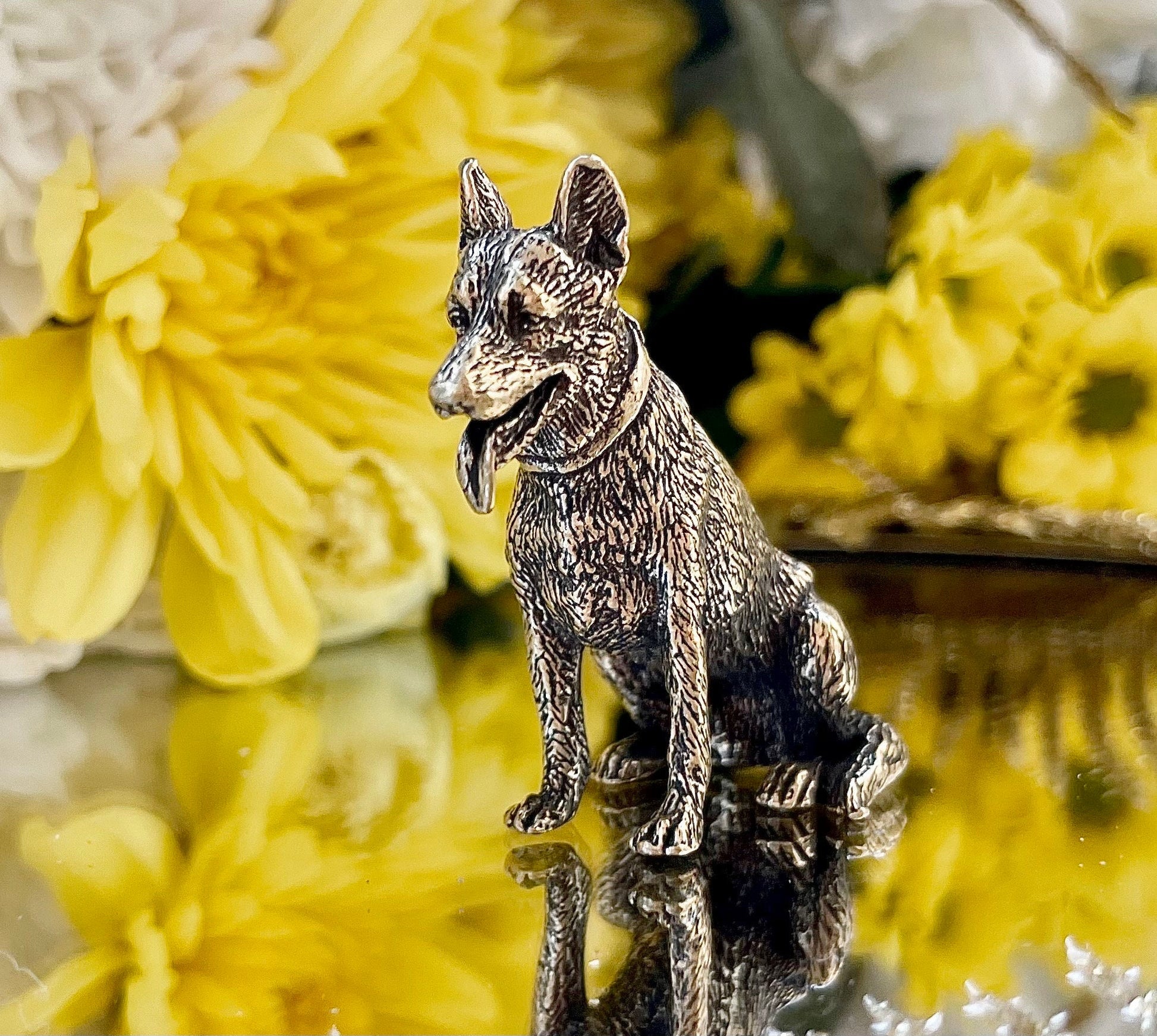 Shepherd dog figurine, Fine lifelike solid brass statuette, Desktop decoration, sheep-dog statuette