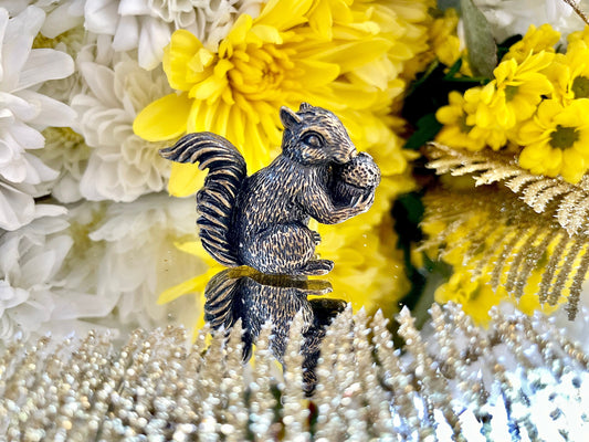 Solid brass figurine squirrel holding acorn, collectible brass ornament, beautiful decoration for tabletop