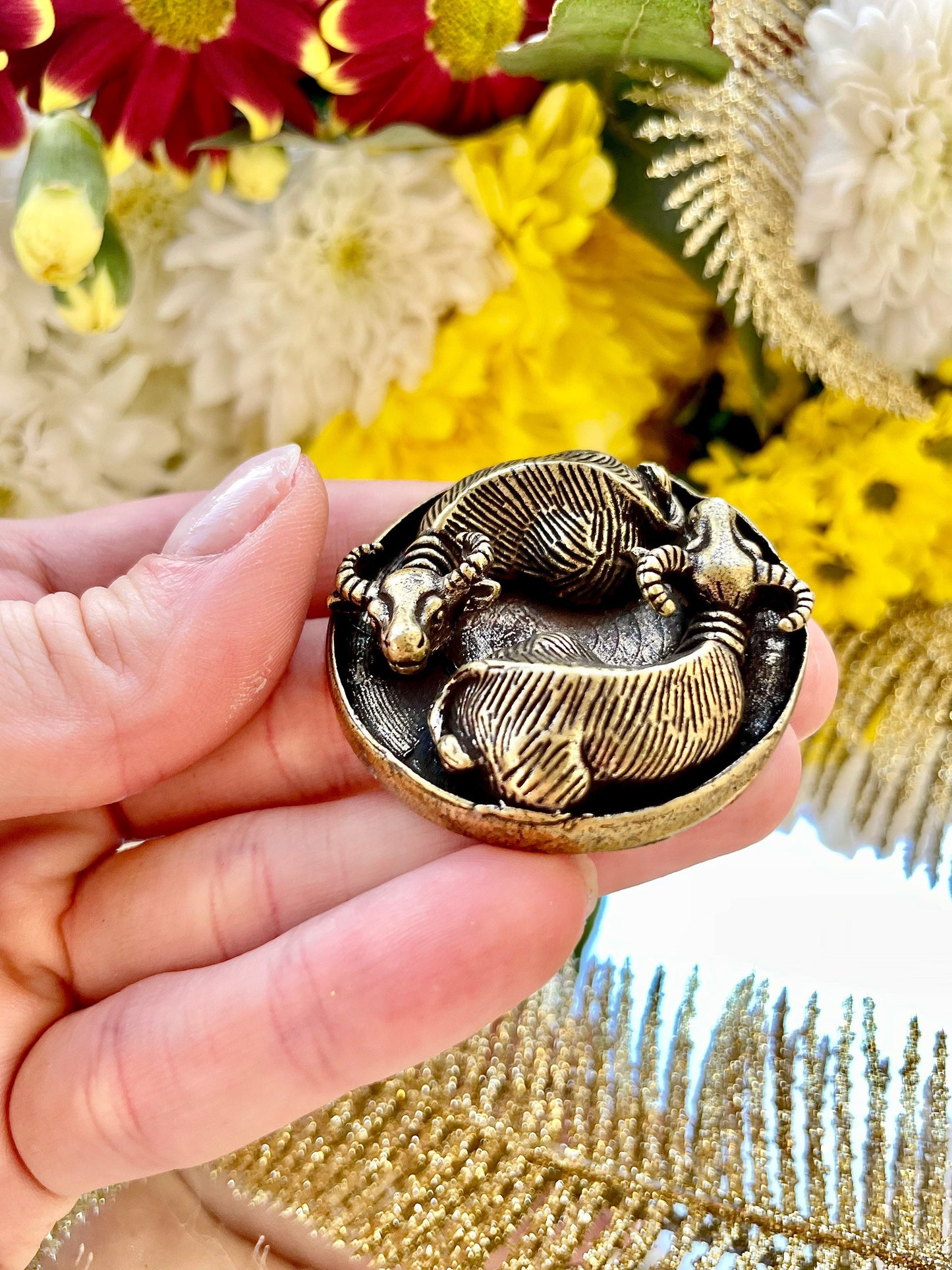Fine solid brass Feng shui ox figurine, brass gossip Tai Chi ox sculpture, Feng Shui ornament, Two Buffalo Home Decoration