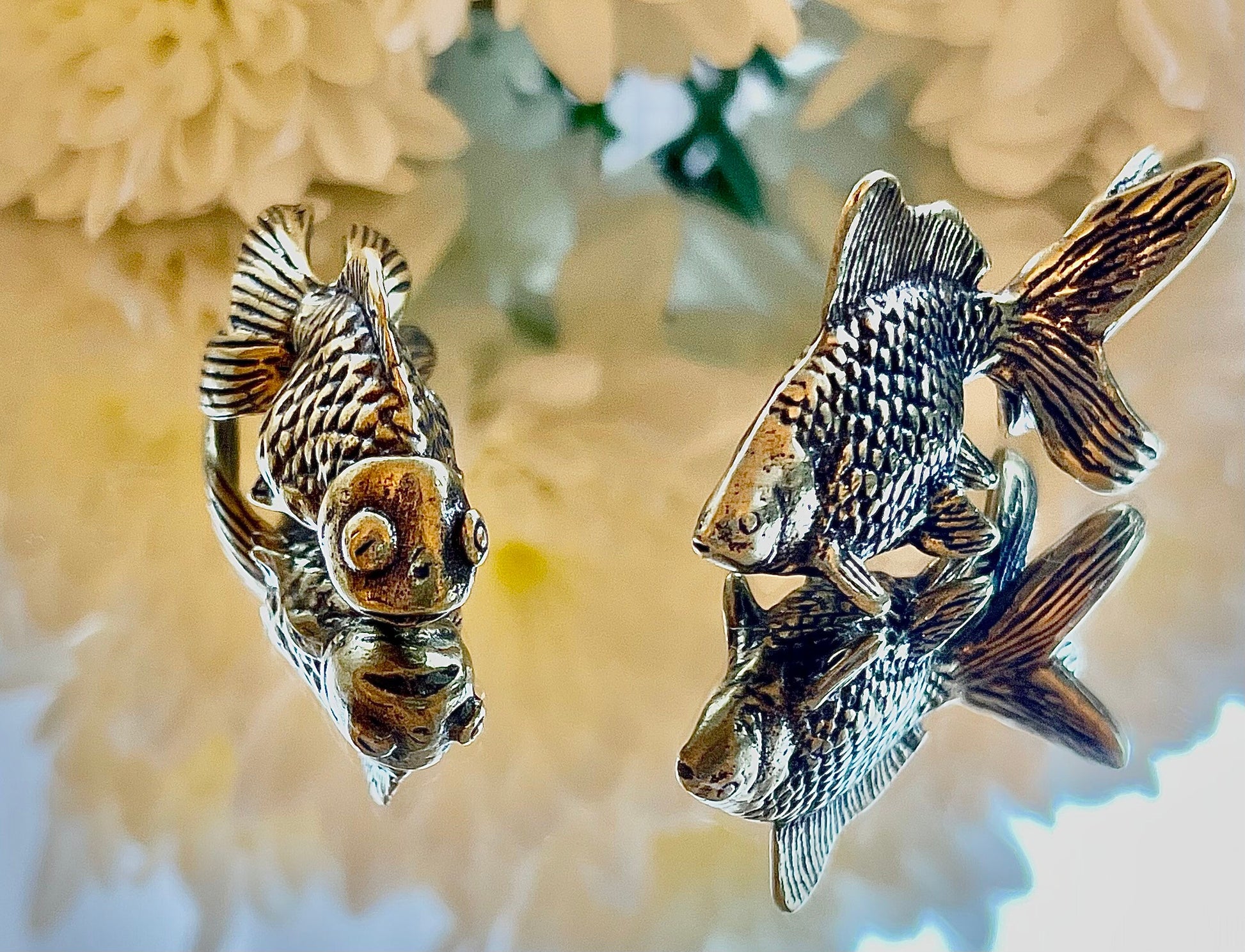Mini Brass Fish ornament, Aquarium Statue, Sea Figurine, Tiny Animal, Golden fish Miniature , Metal Art Desk Accessories, Paperweight